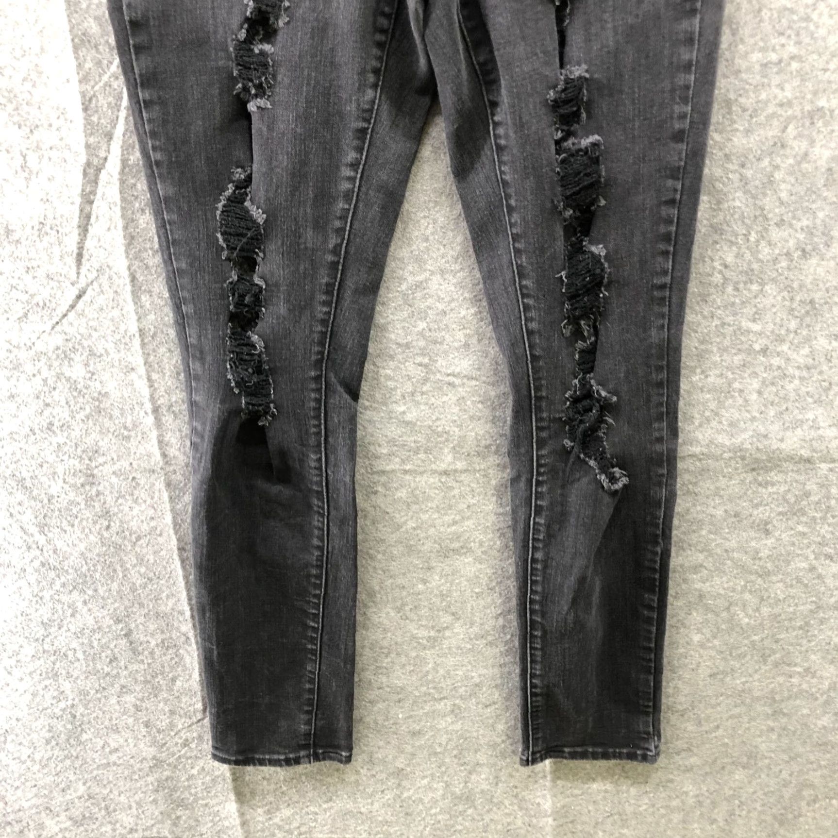 Levi's Levi's 711 Skinny Jean Womens 31x30 Distressed Black Dark Wash Jeans Regular 5-Pocket Levi's Model 711 Womens Size 24" / US 00 / IT 34 - 4 Thumbnail