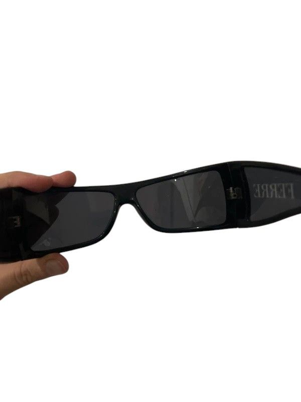 Gianfranco Ferre Gianfranco Ferré wraparound logo sunglasses, early 2000s Size ONE SIZE - 6 Thumbnail