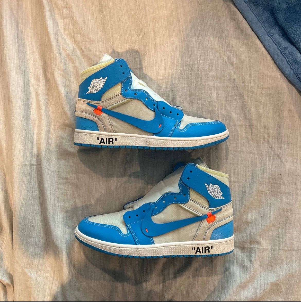 Jordan Brand × Off-White Air Jordan 1 UNC Off White Size US 12 / EU 45 - 2 Thumbnail