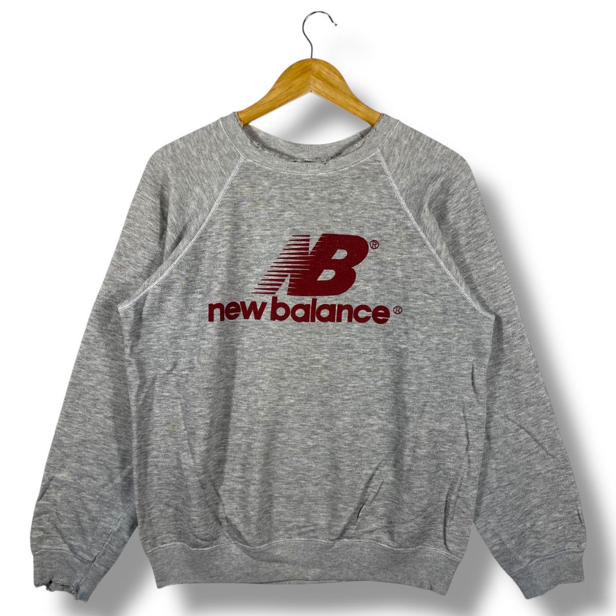 New Balance Distressed Vintage 80's NEW BALANCE Logo Crewneck Sweatshirt Size US L / EU 52-54 / 3 - 1 Thumbnail
