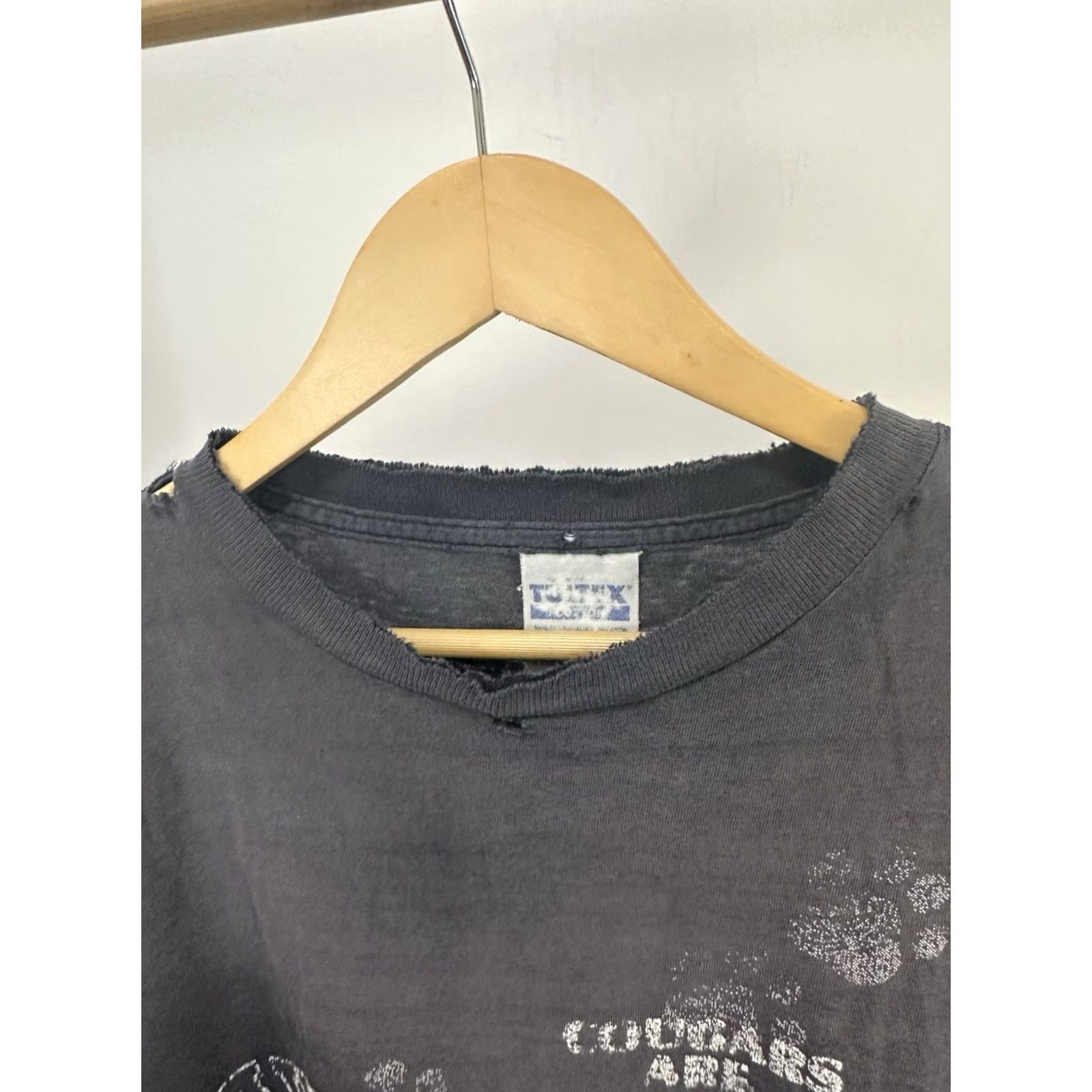 Tultex VTG 90s Cougars Are Awesome MILF Gradient Sun Faded Worn Thrashed T-Shirt 2XL Size US XXL / EU 58 / 5 - 7 Thumbnail