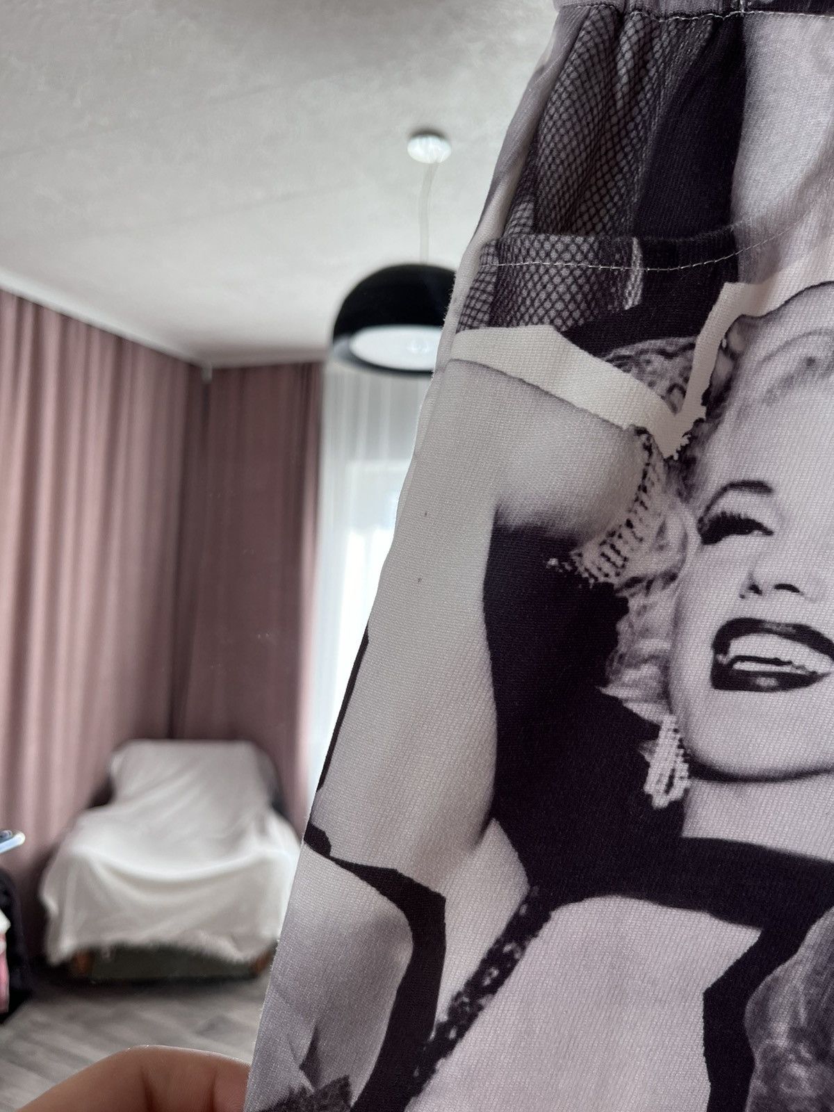 Other Marilyn Monroe All Over Print Photo Pants SHEIN Size S Size 30" / US 8 / IT 44 - 6 Thumbnail
