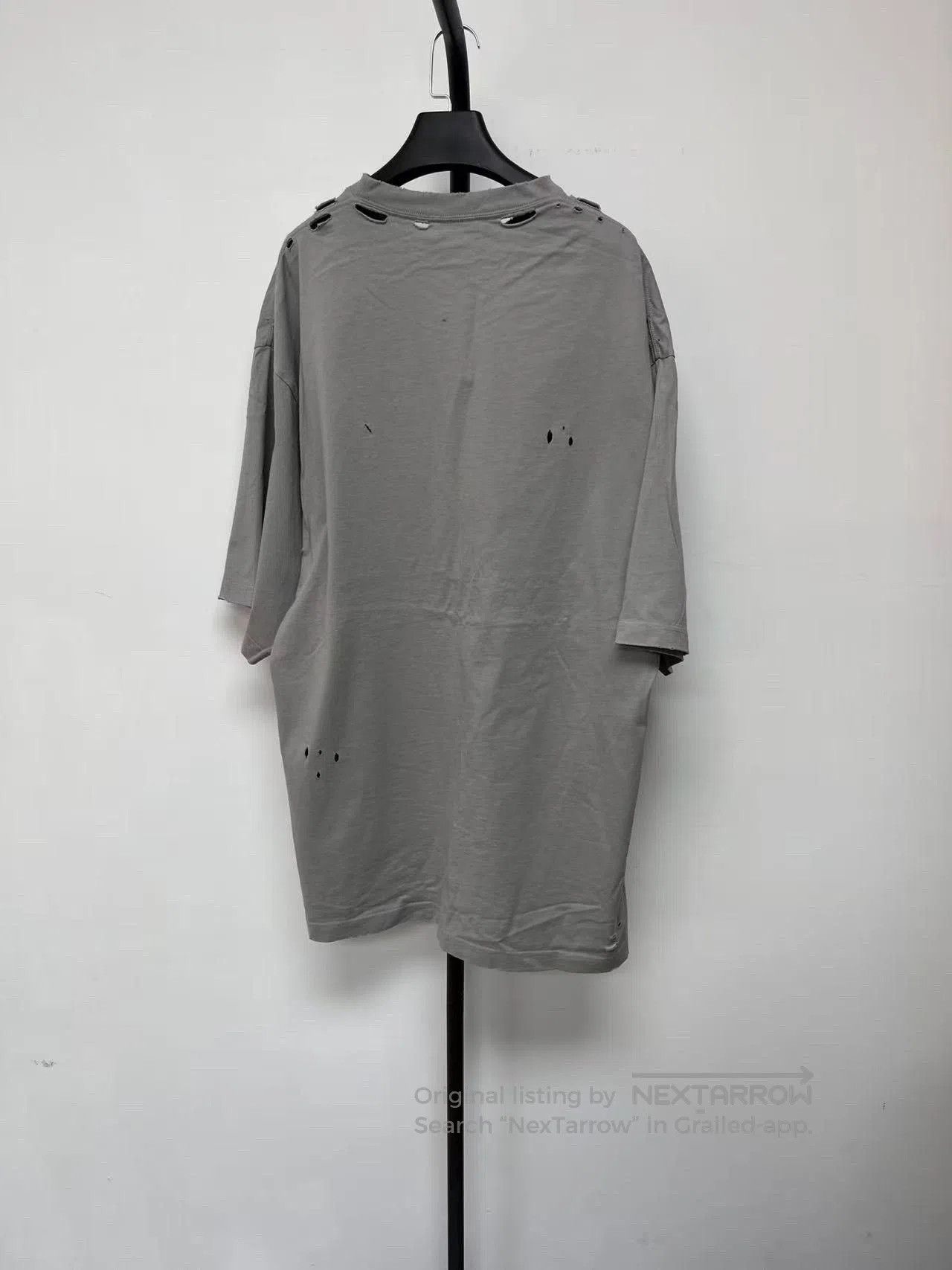 Balenciaga Balenciaga Solid Letter Print Distressed Crew Neck T-Shirt. Size XXS / US 00 / IT 34 - 2 Thumbnail