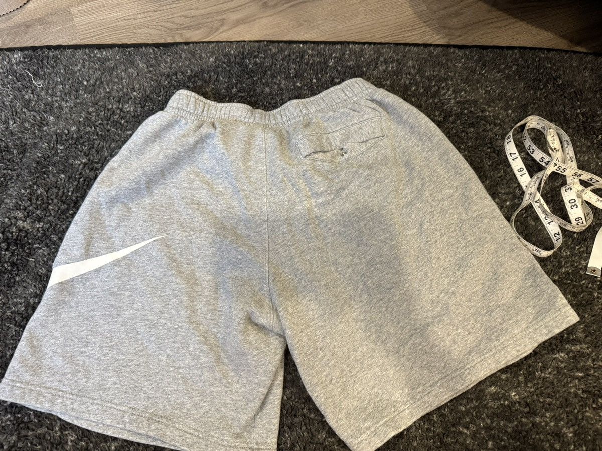 Nike Nike swoosh shorts Size US 30 / EU 46 - 2 Thumbnail