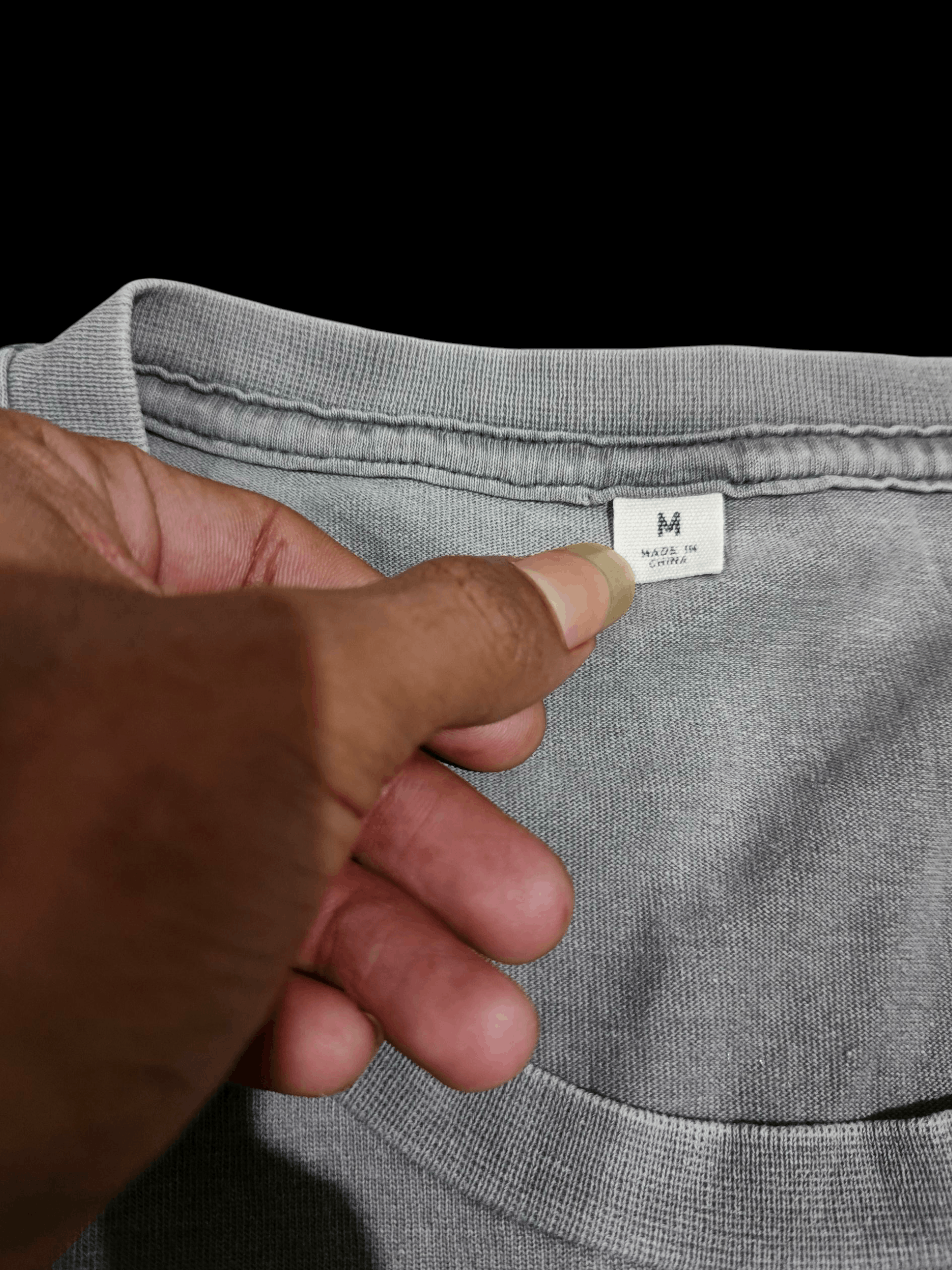 GU Thrashed Faded Uniqlo Tee Size M / US 6-8 / IT 42-44 - 2 Thumbnail