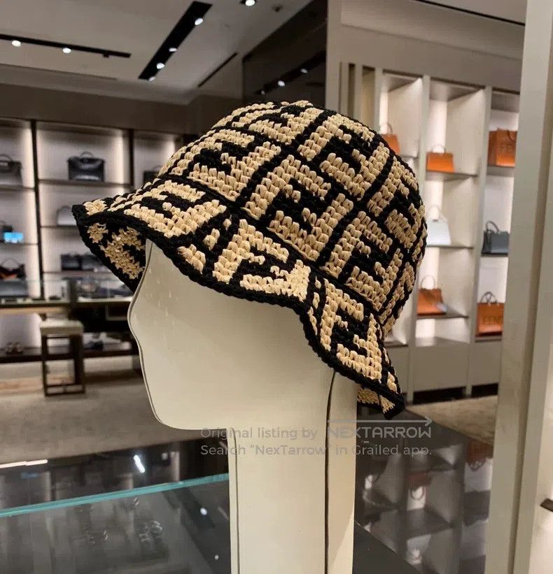 Fendi Fendi Raffia openwork, ivory with black, FF monogram patte Size ONE SIZE - 6 Thumbnail