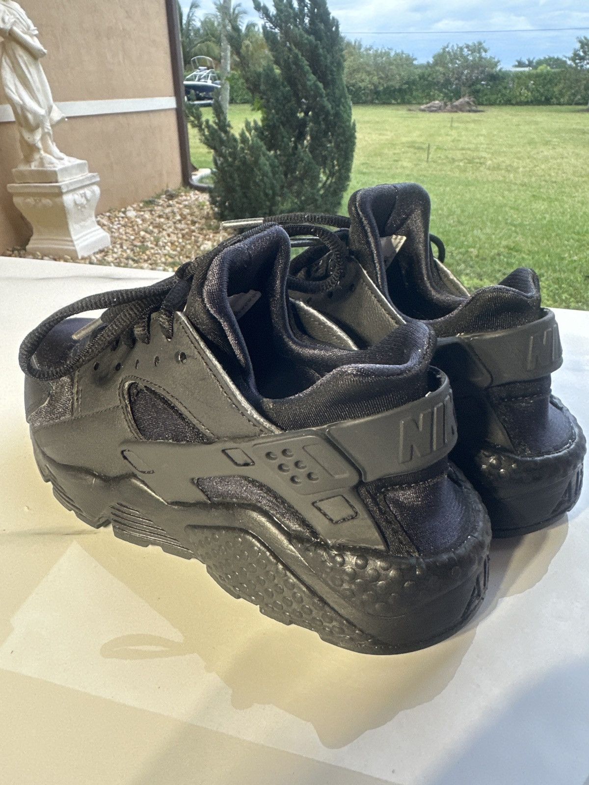 Nike Nike Air Huarache Black (Women's) Shoes Size US 6 / IT 36 - 5 Thumbnail