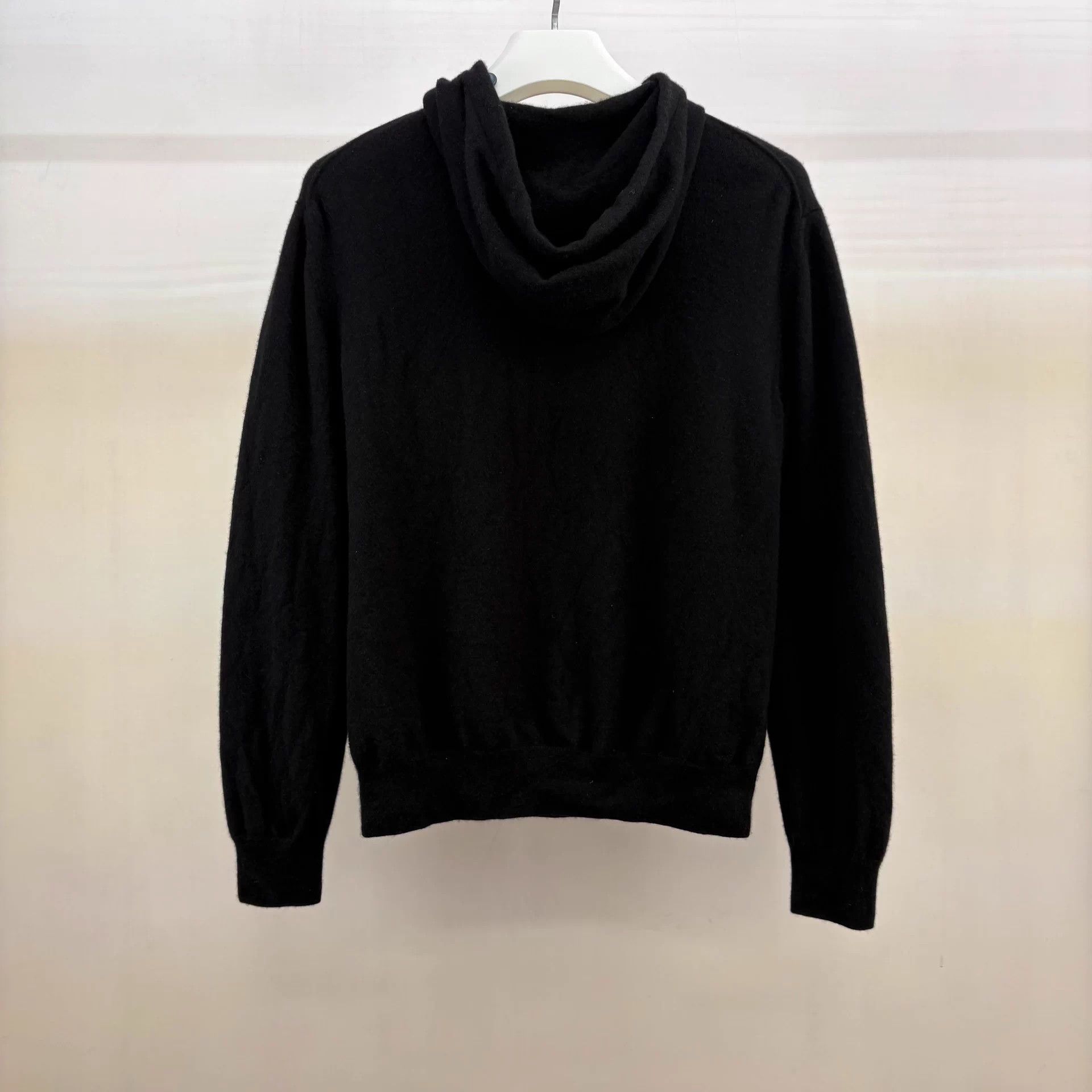 Louis Vuitton LV embossed logo cashmere hoodie S new made Italy Size US S / EU 44-46 / 1 - 2 Thumbnail