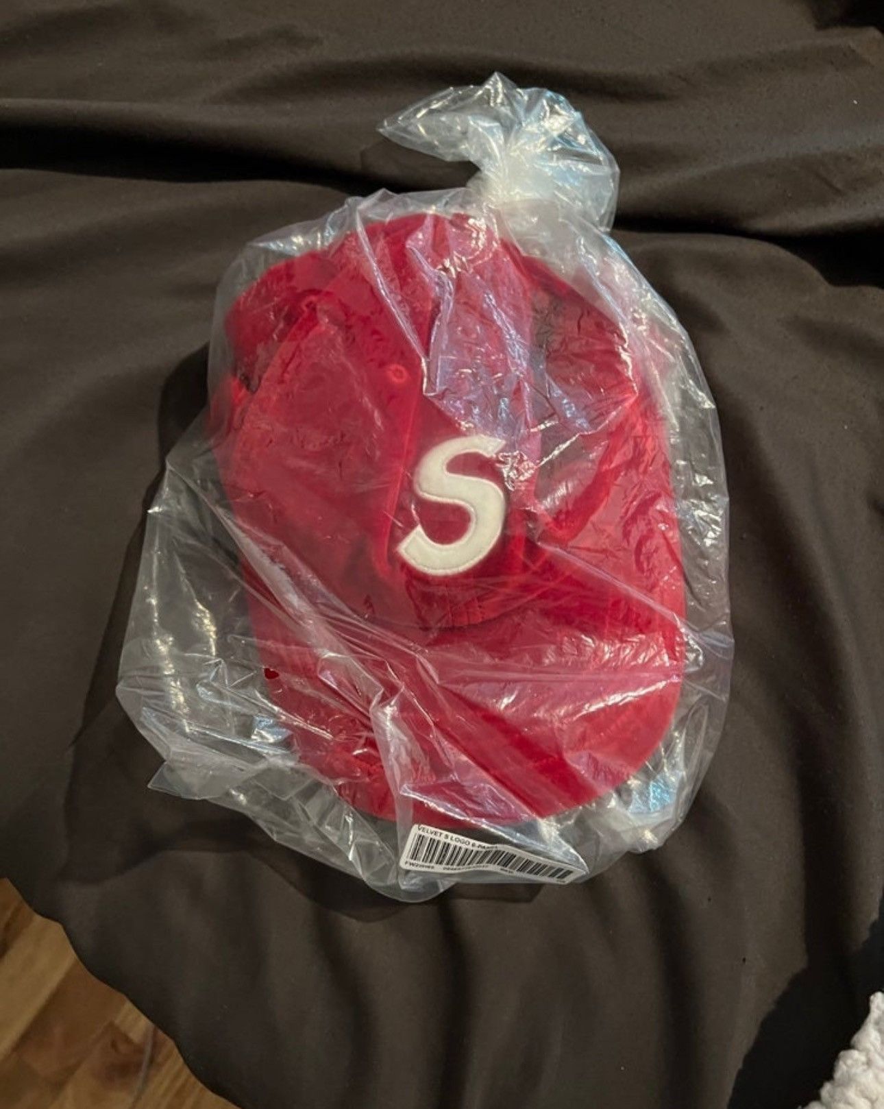 image of Supreme Velvet S Logo 6-Panel Red, Men's
