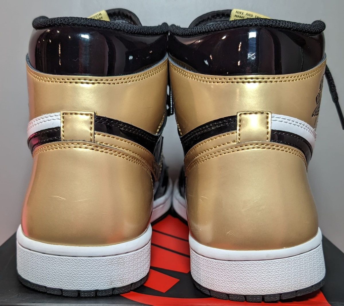 Jordan Brand Size 10 - Jordan 1 Retro High OG NRG Gold Toe 2018 Size US 10 / EU 43 - 3 Thumbnail