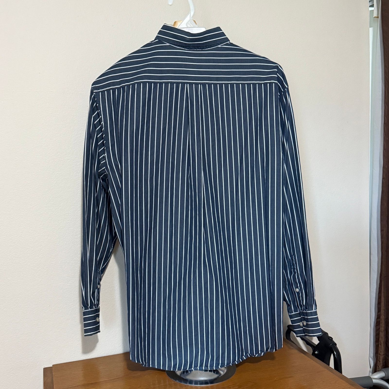 Roundtree & Yorke Roundtree & Yorke men’s dress shirt size L dark blue stripe Size US L / EU 52-54 / 3 - 2 Thumbnail