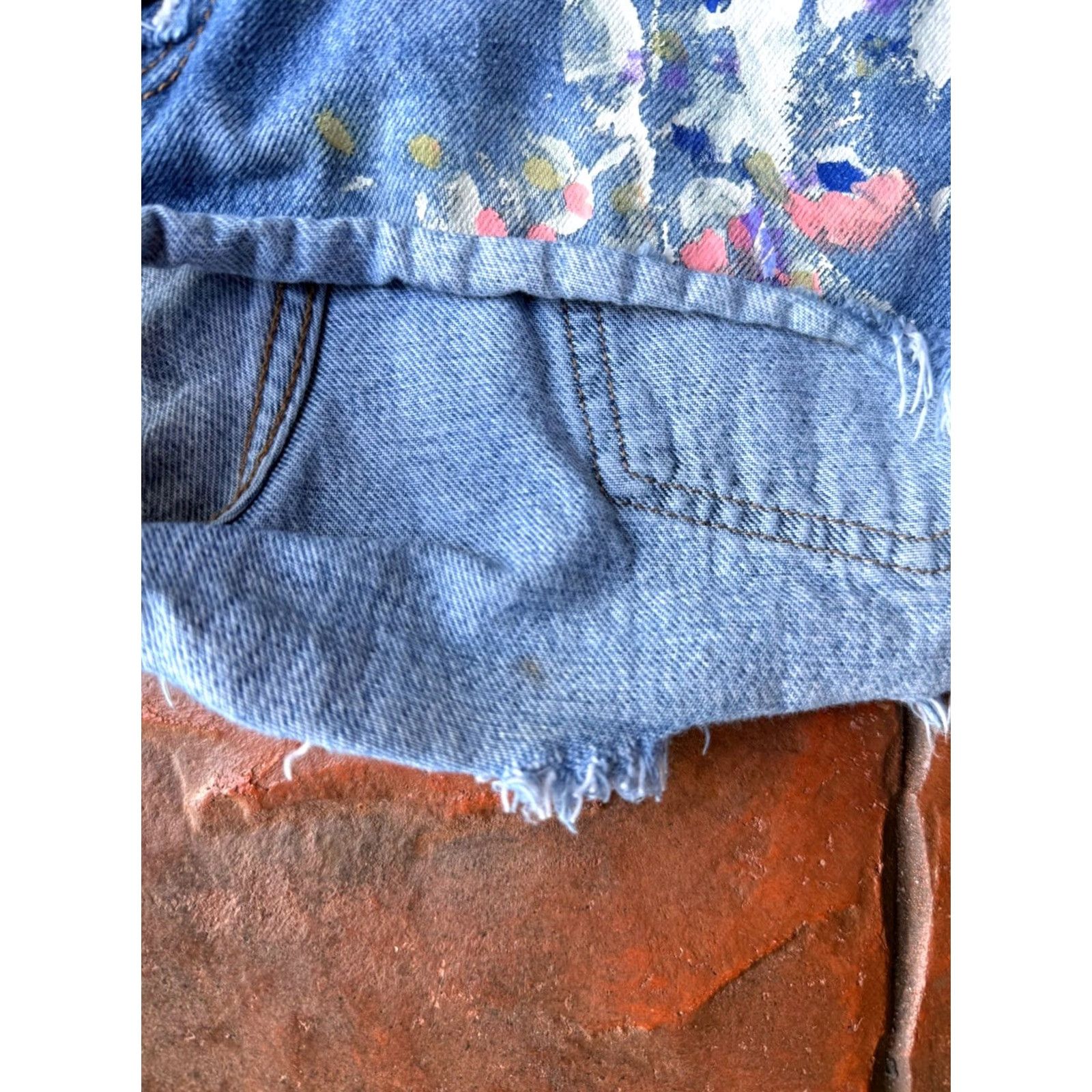 Free People We The Free People Paint Splatter Denim Shorts 27 Distress Frayed Hem Button Fly Denim Shorts Women 27 Bohemian Festival Size 27" / US 4 / IT 40 - 5 Thumbnail