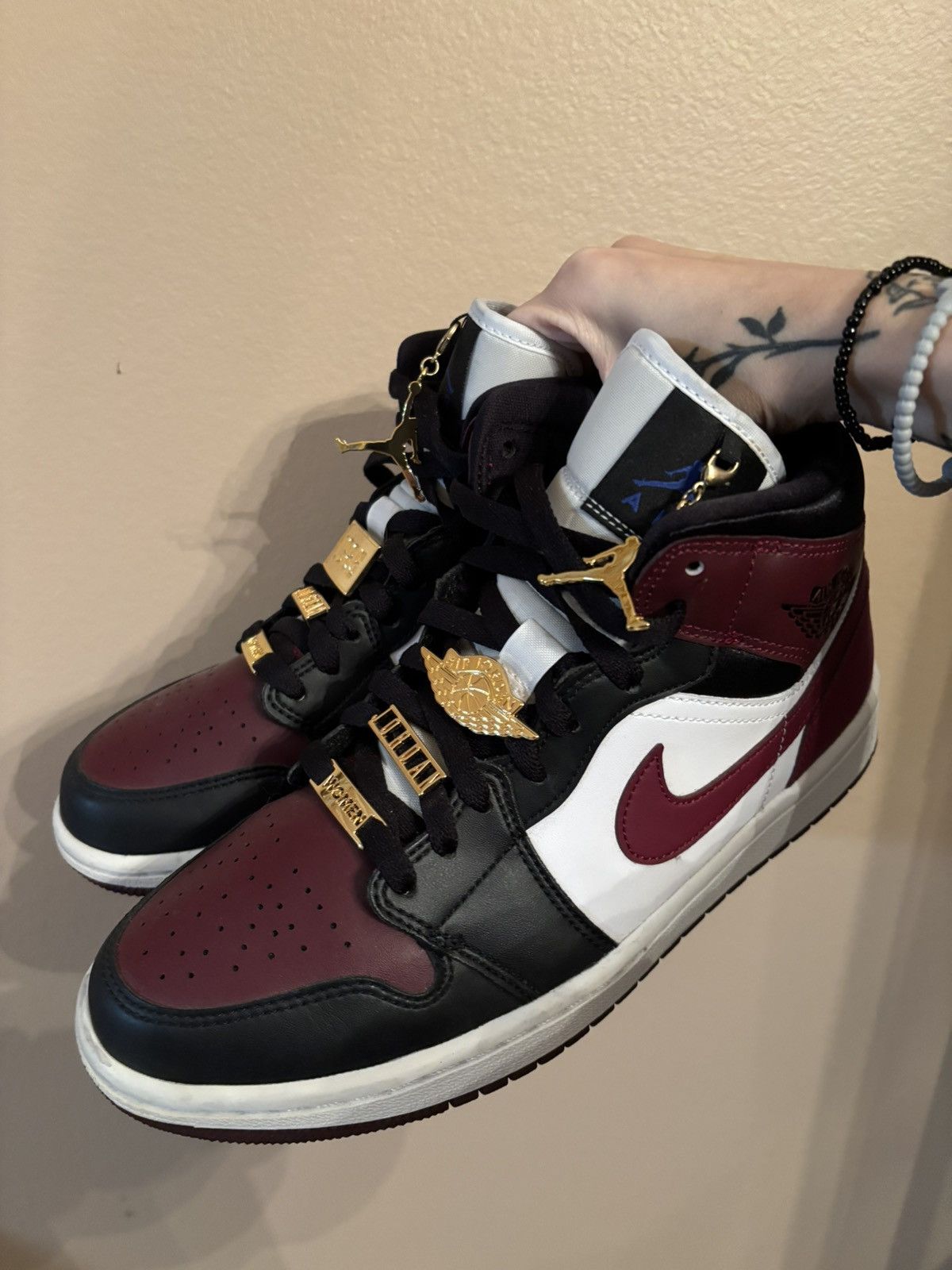 Jordan Brand Wmns Air Jordan 1 Mid SE 'Gold Pendants' Size US 8.5 / IT 38.5 - 6 Thumbnail