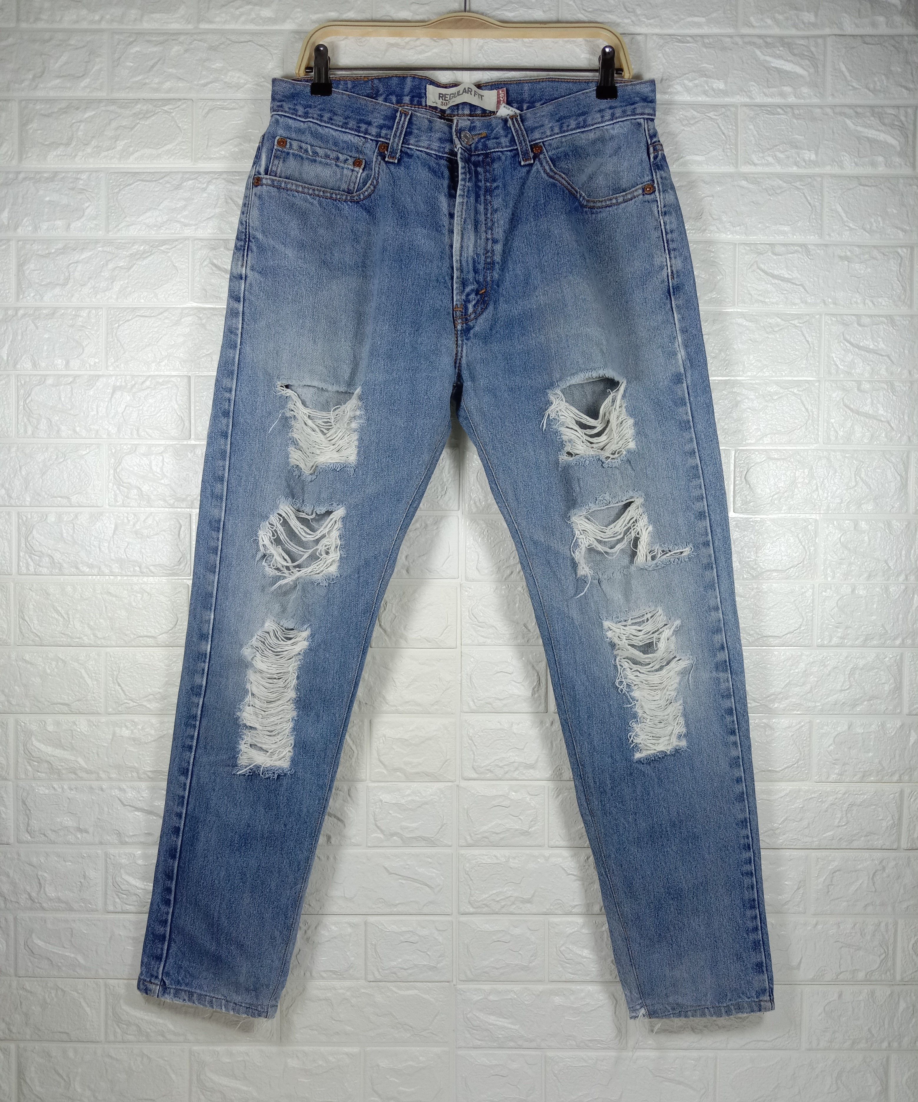 Levi's Vintage Levi’s 505 Ripped Jeans Regular Fit Distressed Denim Size US 34 / EU 50 - 1 Thumbnail