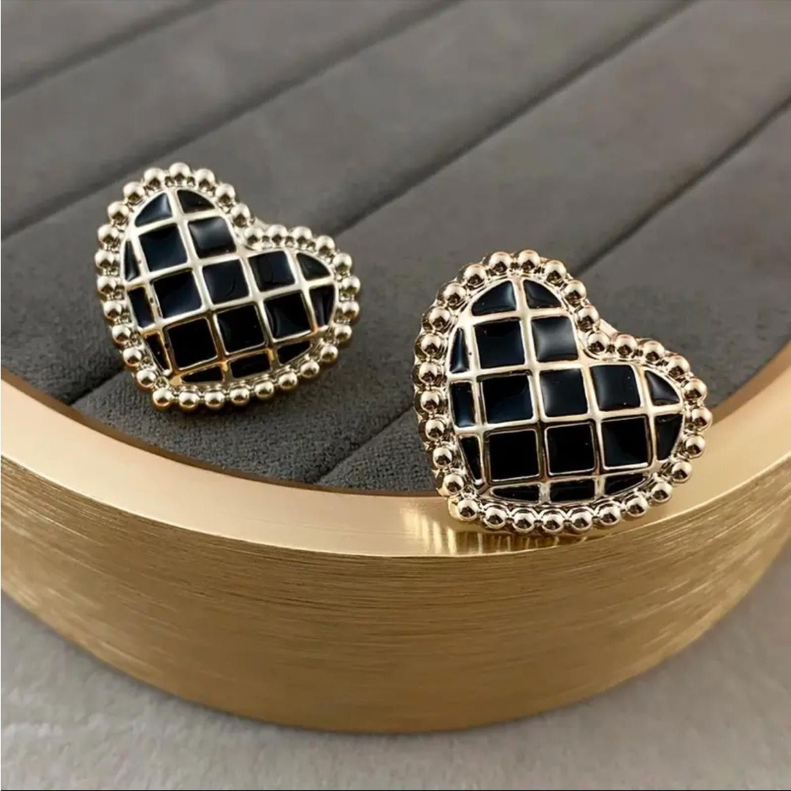 Designer Black and Gold Heart Stud Earrings NWT Size ONE SIZE - 1 Thumbnail