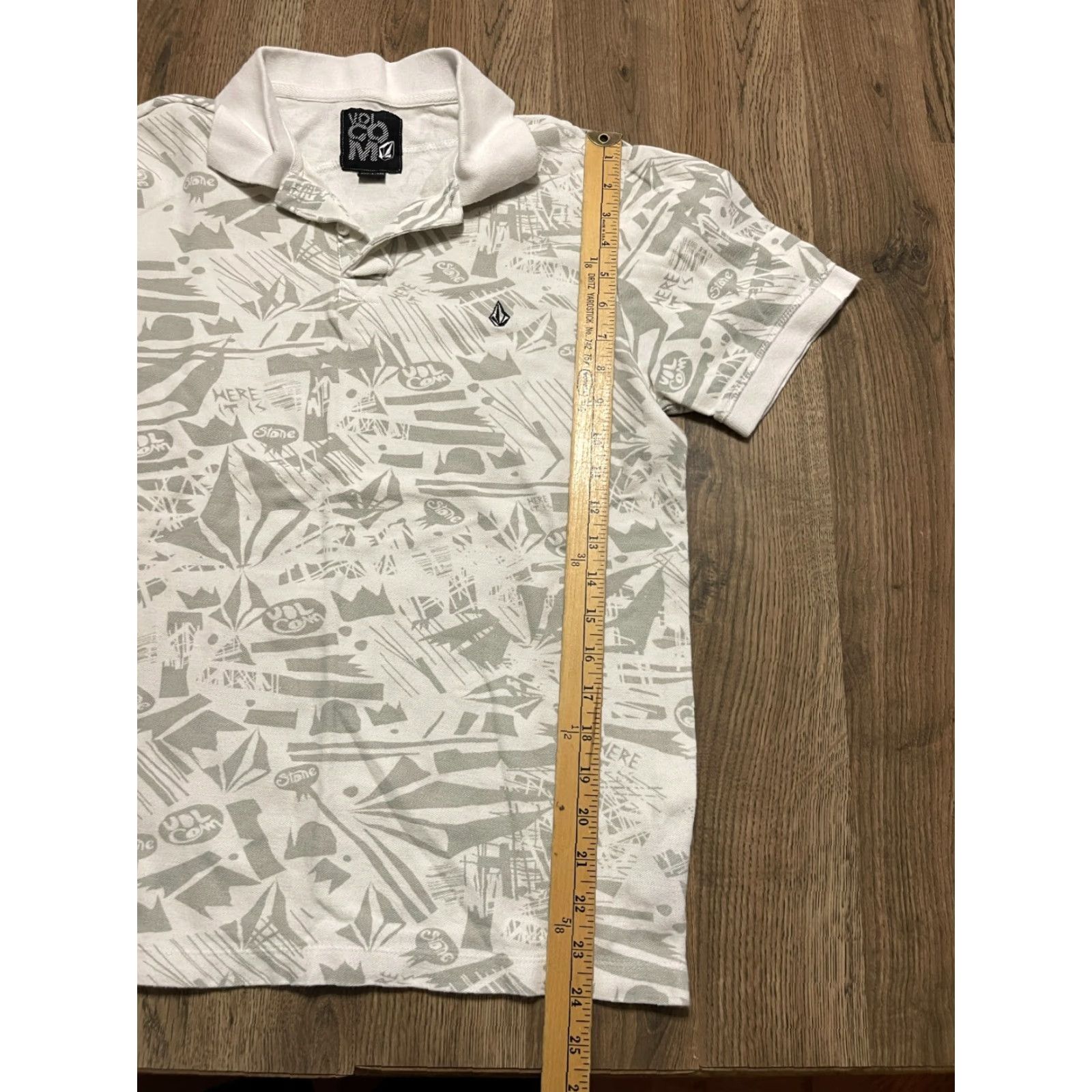 Volcom Volcom Shirt Mens Size M White Gray Polo Short Sleeve Regular Fit Casual Modern 90s? Size US M / EU 48-50 / 2 - 7 Thumbnail