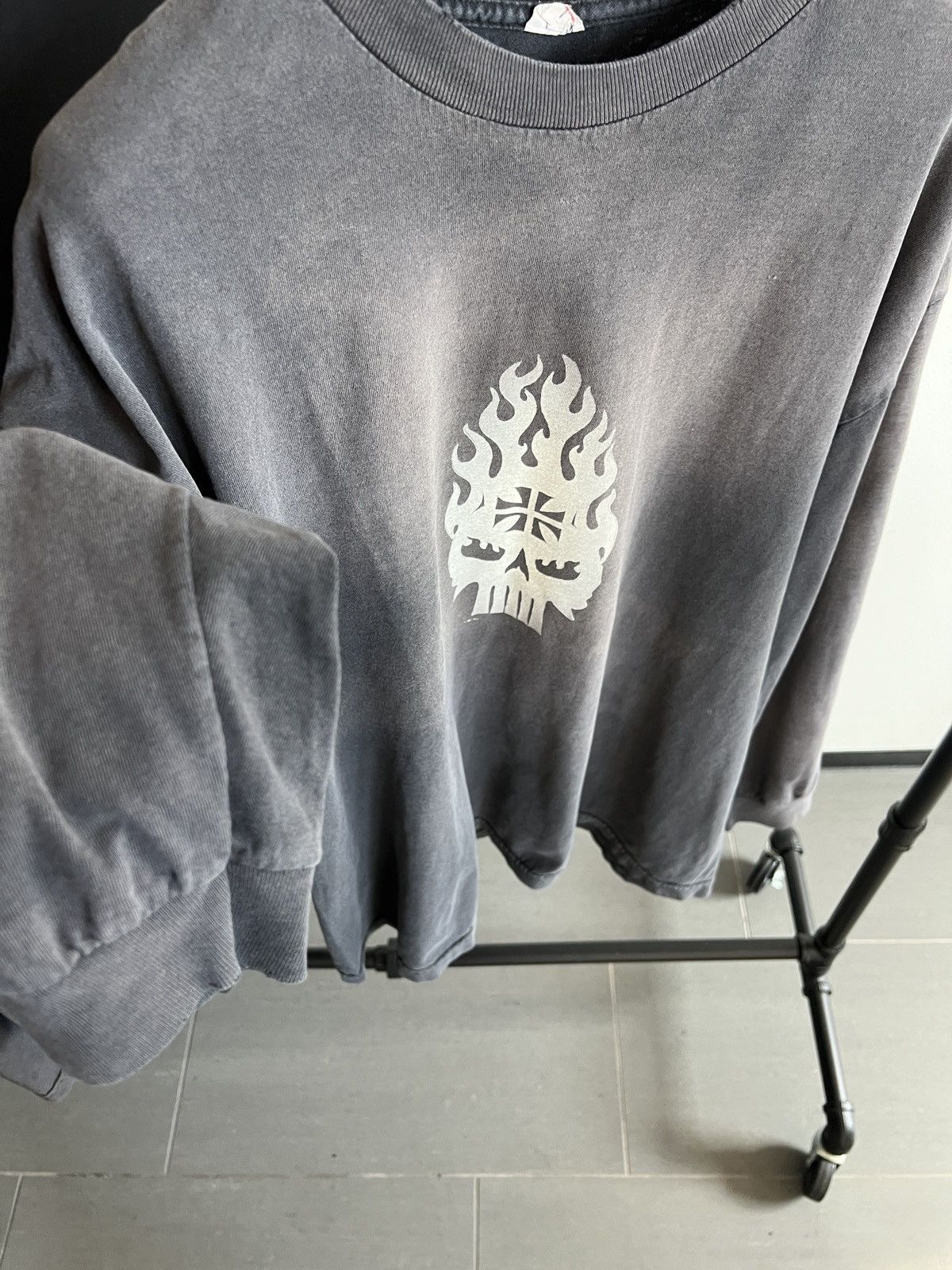 Harley Davidson Vintage Perfectly Faded Flaming Skull Y2K Biker Tee Size US XL / EU 56 / 4 - 2 Thumbnail