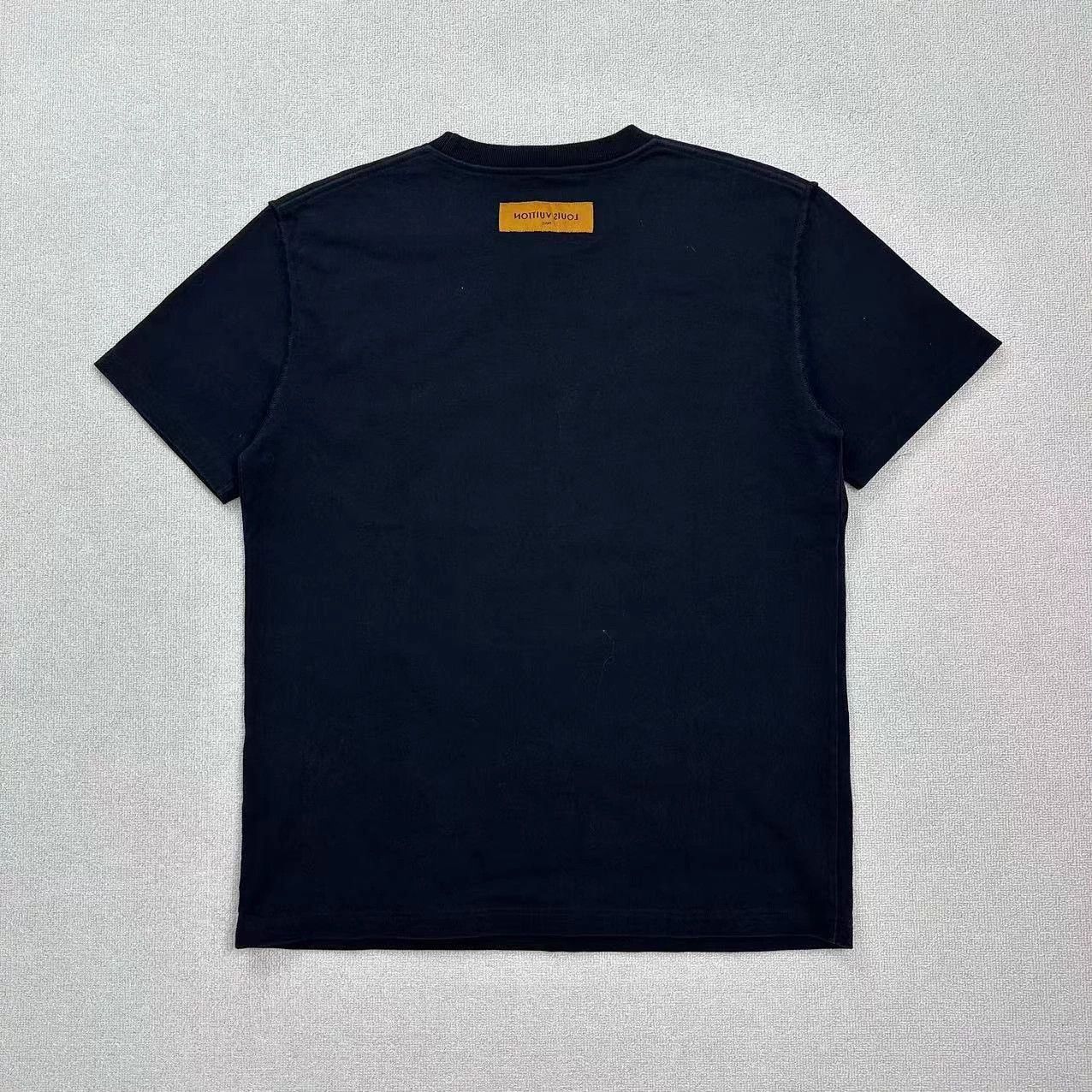 Louis Vuitton Louis Vuitton Embroidered Small Airplane Logo T-Shirt L Size US L / EU 52-54 / 3 - 2 Thumbnail
