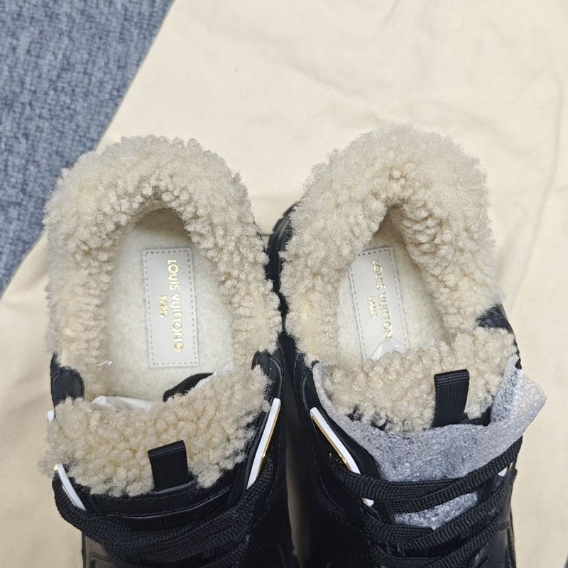 Louis Vuitton Louis Vuitton Run Away Casual Sneakers for Women -2505 Size US 6 / IT 36 - 6 Thumbnail