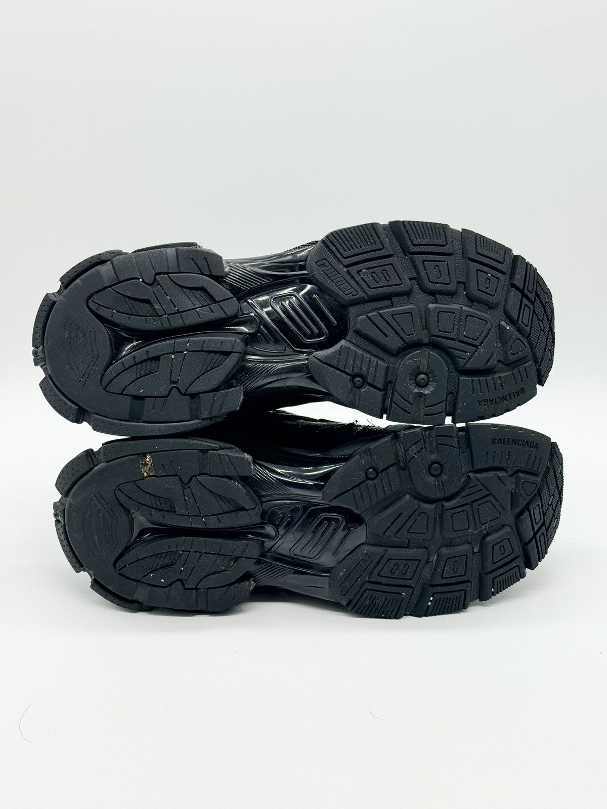 Balenciaga Size 10 - Balenciaga Runner Sneaker Black Size US 10 / EU 43 - 6 Thumbnail