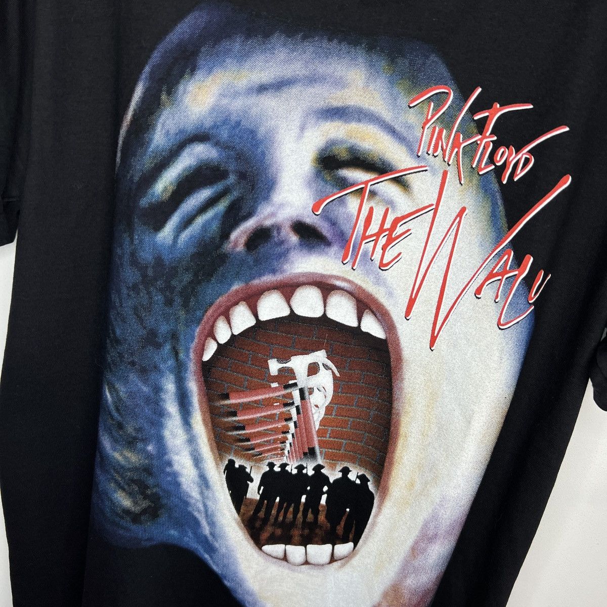 Band Tees 90s Faded Black Pink Floyd The Wall Graphic Shirlt Size US M / EU 48-50 / 2 - 7 Thumbnail