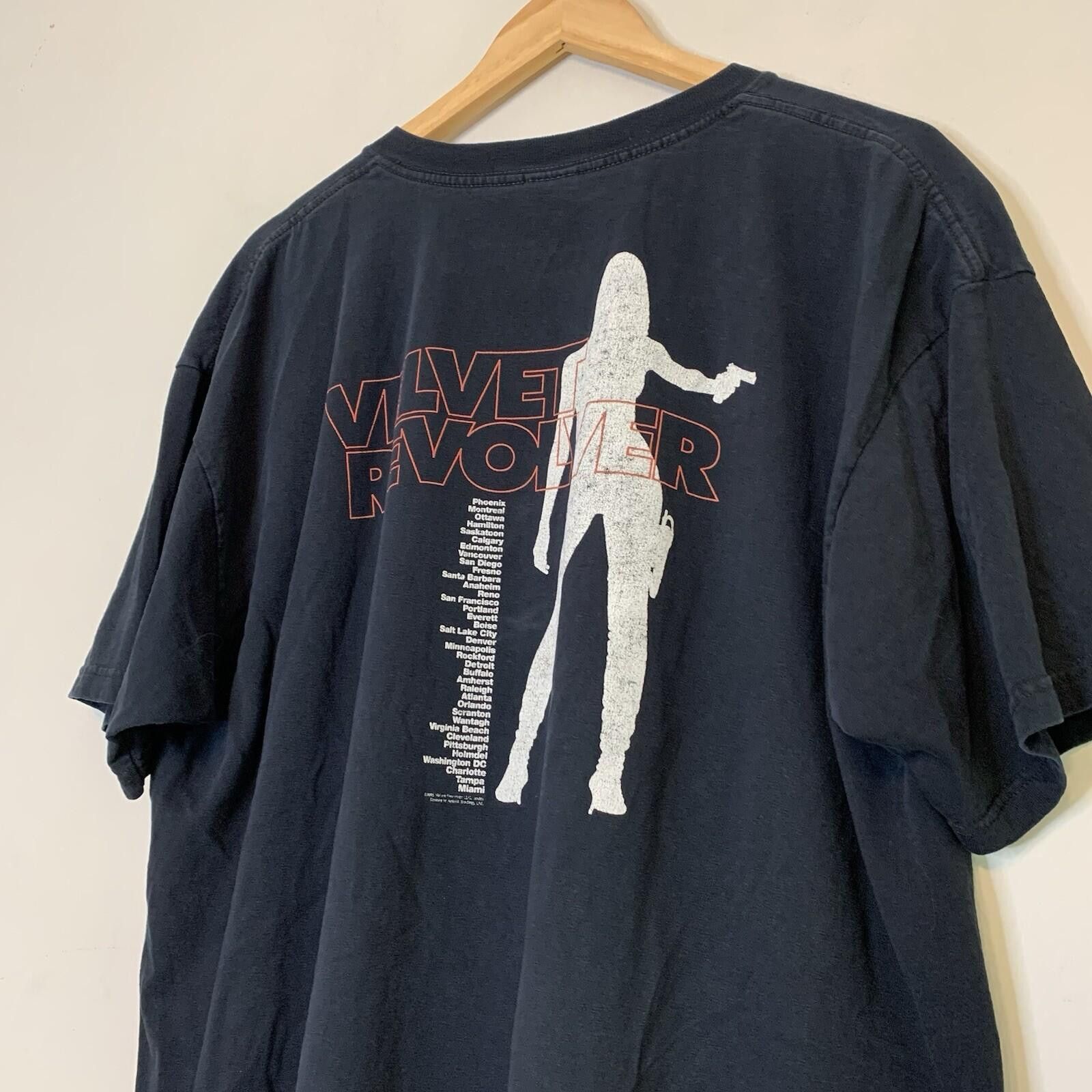 Vintage Vintage 2005 Velvet Revolver Tour Band Shirt Black Size XL Size US XL / EU 56 / 4 - 4 Thumbnail