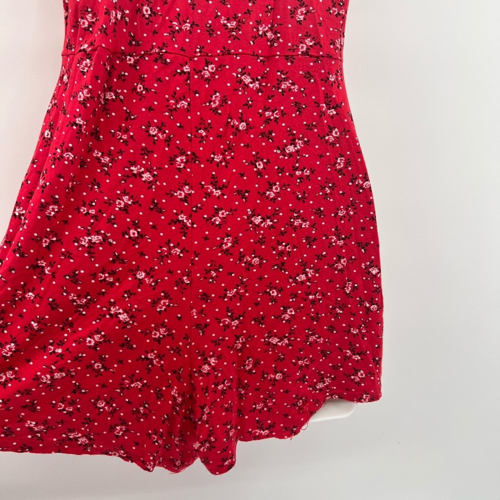 Boohoo Boohoo Red Ditsy Floral Playsuit Size 10 Size 32" / US 10 / IT 46 - 6 Thumbnail