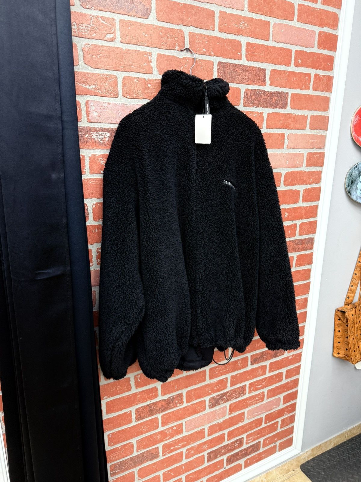 Balenciaga Balenciaga Women's Back Zip-up Jacket black faux-shearling Size S / US 4 / IT 40 - 7 Thumbnail
