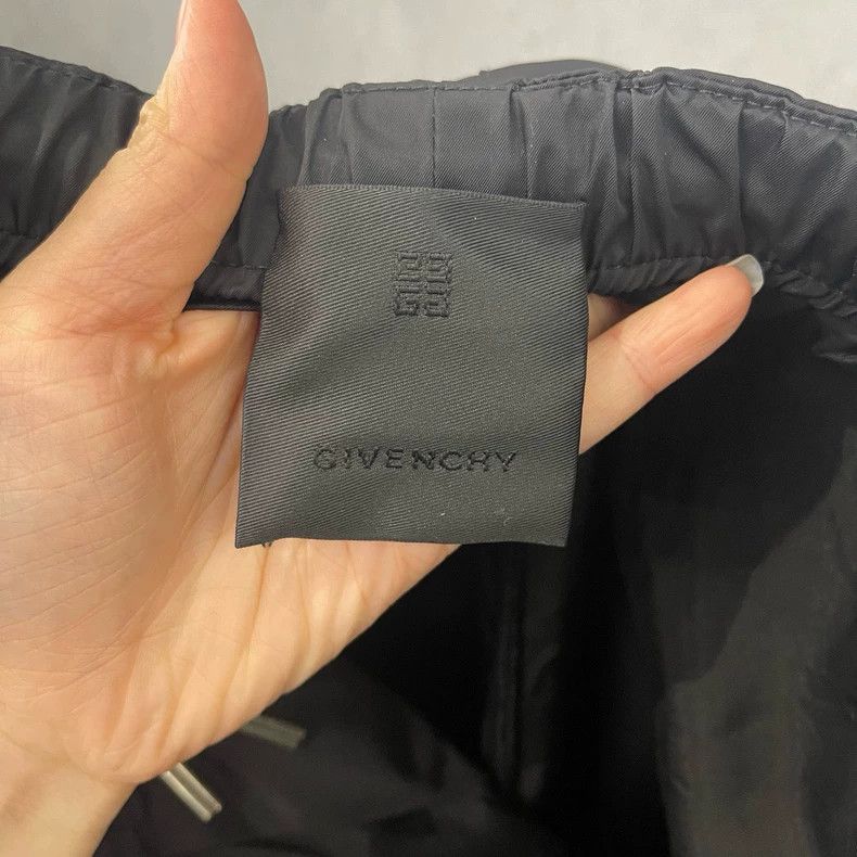 Givenchy Givenchy Size 50Side skill lock pocket shorts 2506-Nextarro Size US 30 / EU 46 - 3 Thumbnail