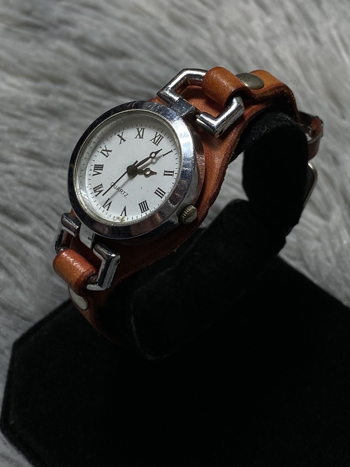 Other Vintage Leather Strap Quartz Watch - Timeless Design Size ONE SIZE - 3 Thumbnail