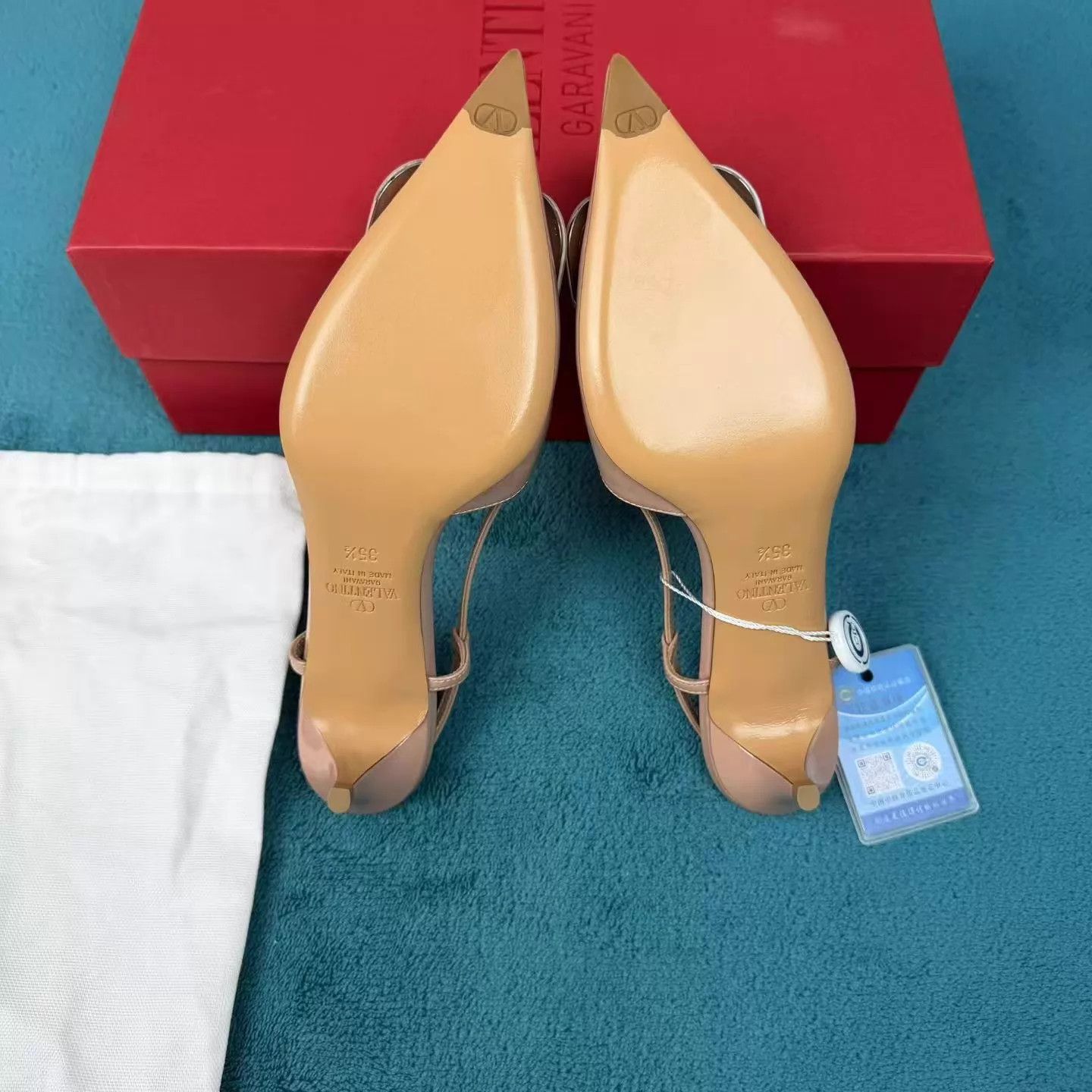 Valentino Valentino Patent Leather Back Strap Stiletto Hlts Cinn Size US 5 / IT 35 - 5 Thumbnail