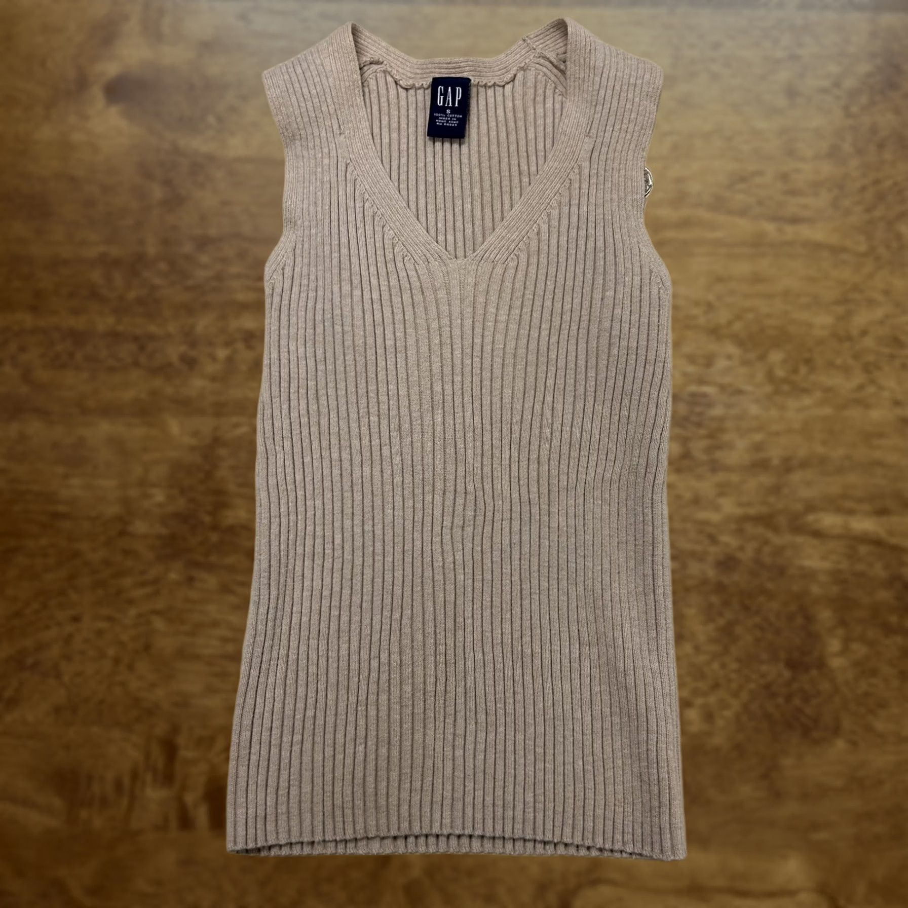 Gap Y2K Gap Sweater Vest Womens Small Beige V Neck Ribbed Tight-Knit Cotton Stretch Vest Size S / US 4 / IT 40 - 1 Thumbnail