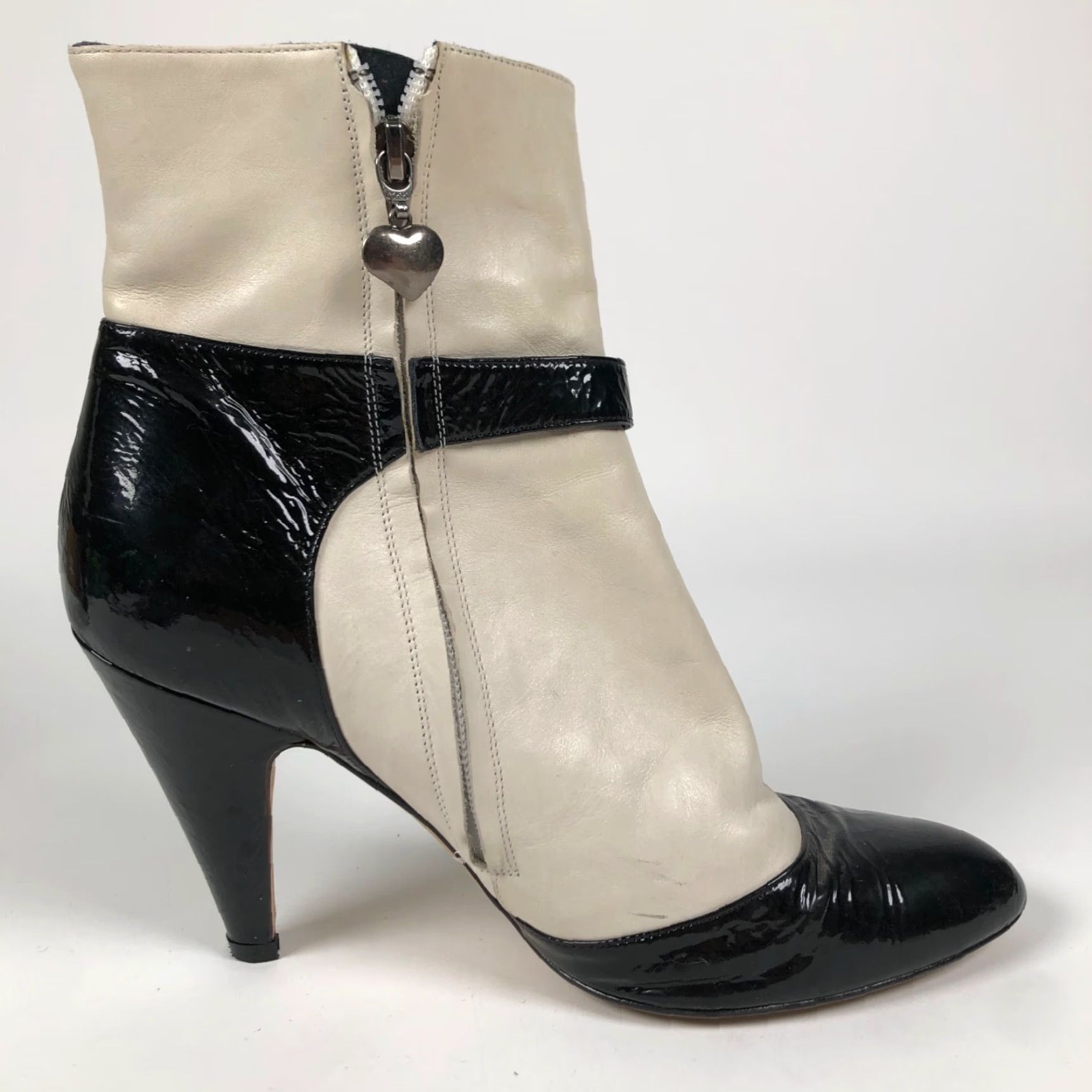 Vintage Allanah Hill Boots Womens Size 8.5 US 39 Black Leather Side Zip Ankle Heel Stiletto Pointed Toe Casual Formal City Baroque 90s? Size US 9 / IT 39 - 6 Thumbnail