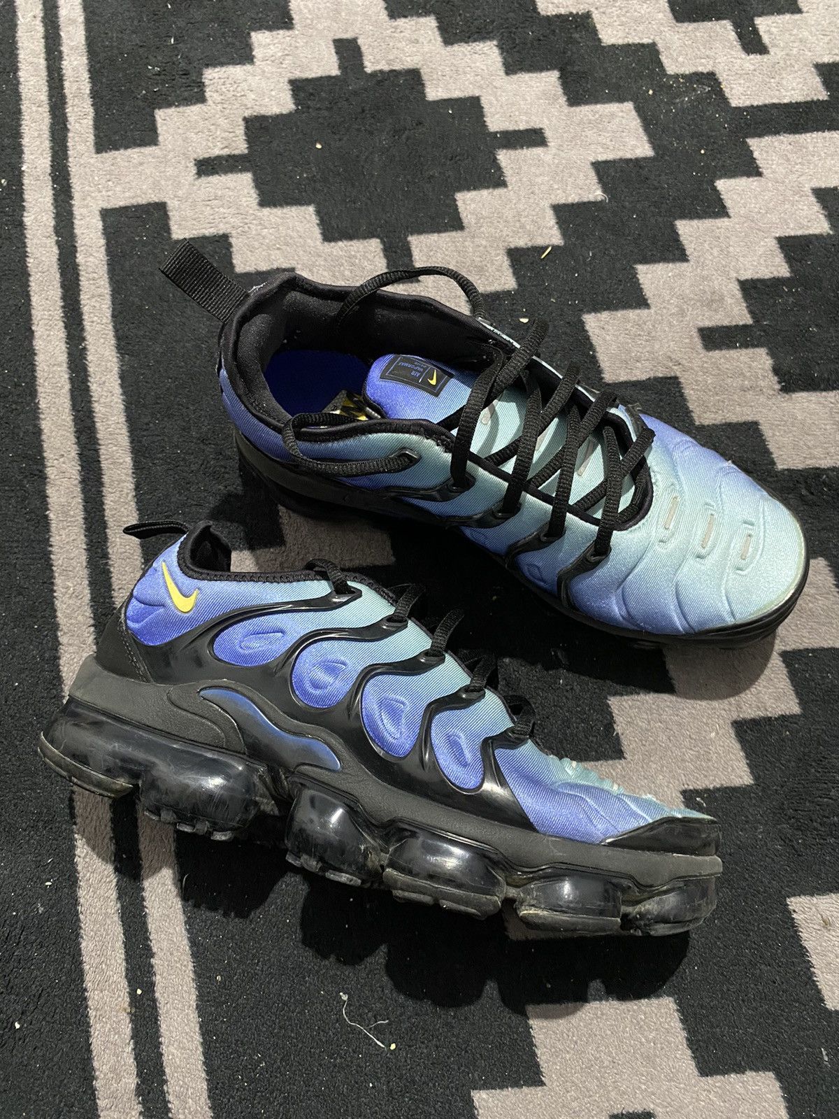 Nike 2000s Nike air vapormax plus blue obsidian sneakers Size US 7 / EU 40 - 2 Thumbnail