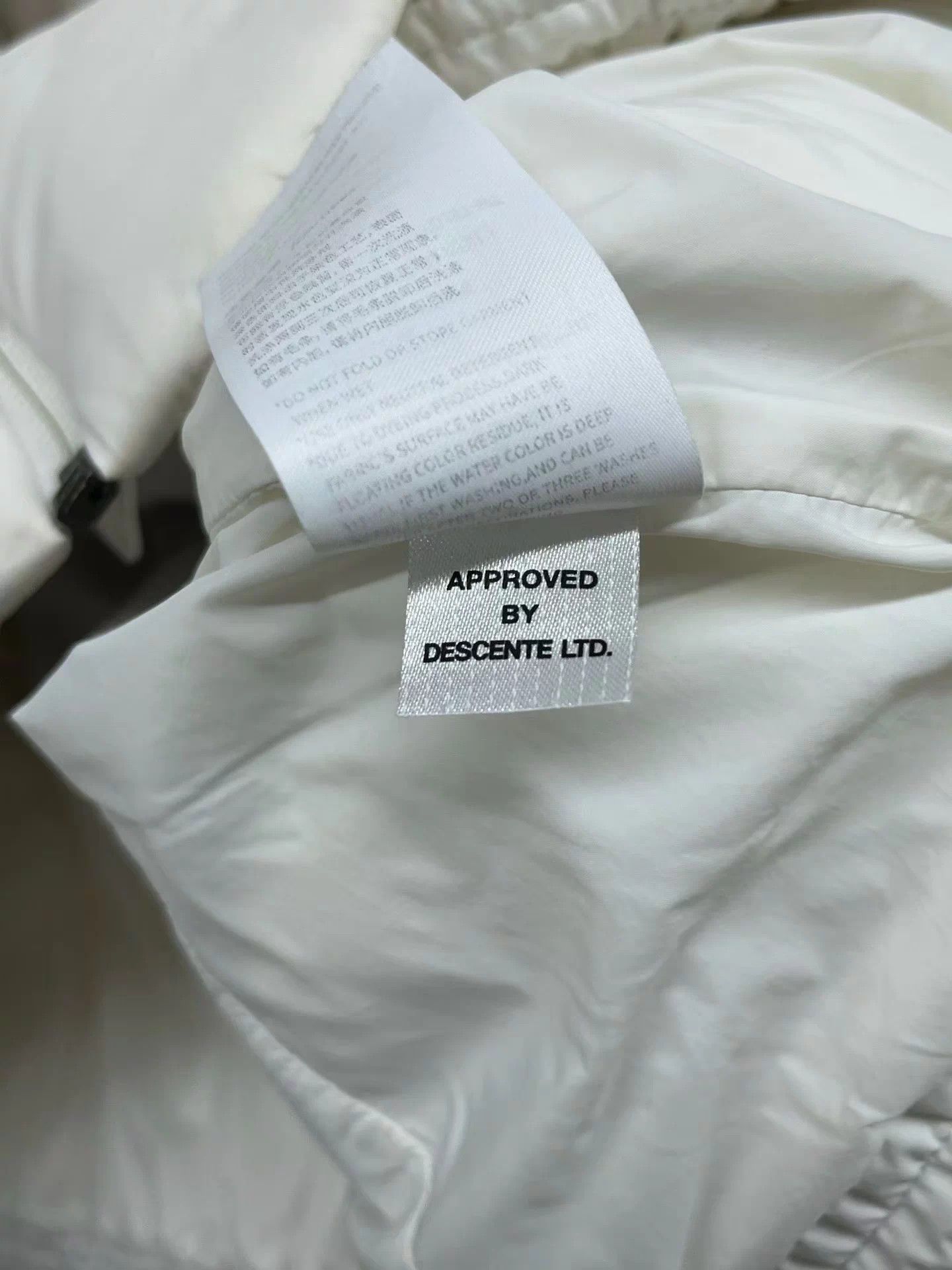 Descente DESCENTE women's white hooded wr LTH down jacket XL Size XL / US 12-14 / IT 48-50 - 5 Thumbnail