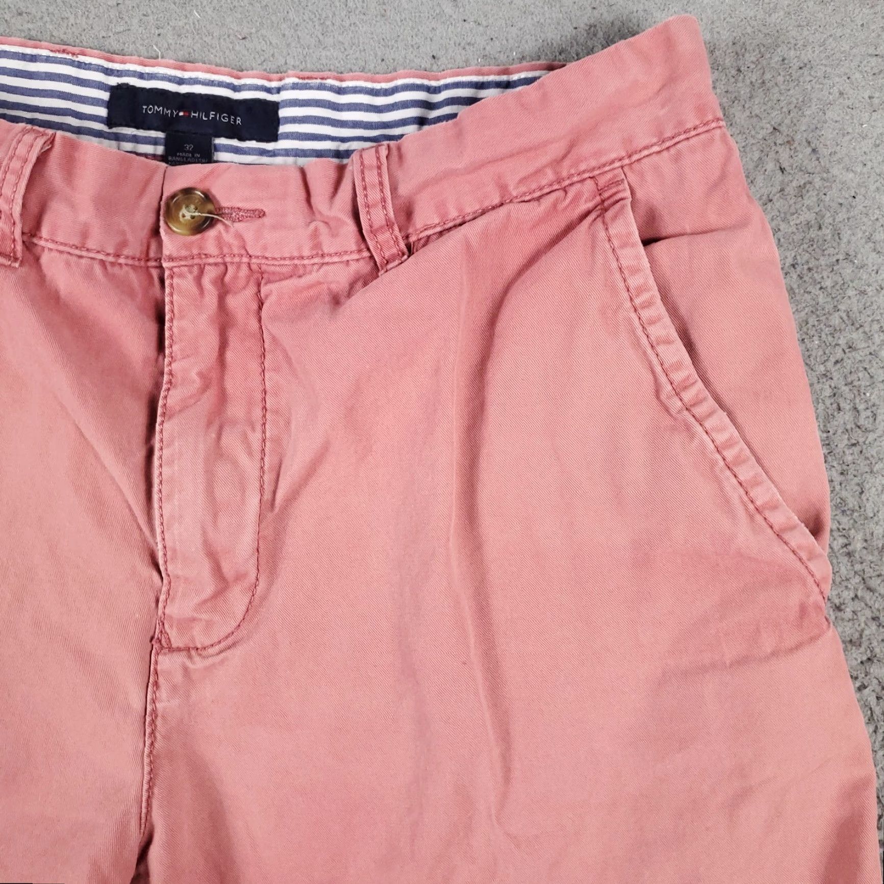 Tommy Hilfiger VINTAGE Tommy Hilfiger Shorts Men Size 32 Pink Casual Chino Flat Front Summer Size US 32 / EU 48 - 3 Thumbnail