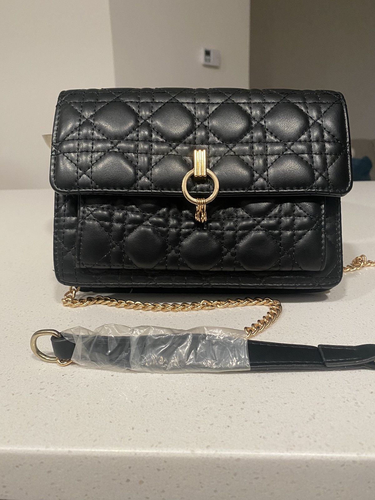 Other Designer Style Crossbody Bag Black with Gold Chain Strap Size ONE SIZE - 1 Thumbnail