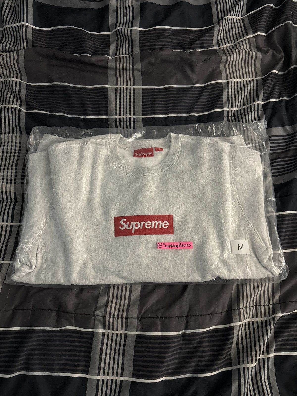 Supreme '18 Ash Grey Box Logo Crewneck Size US M / EU 48-50 / 2 - 1 Thumbnail