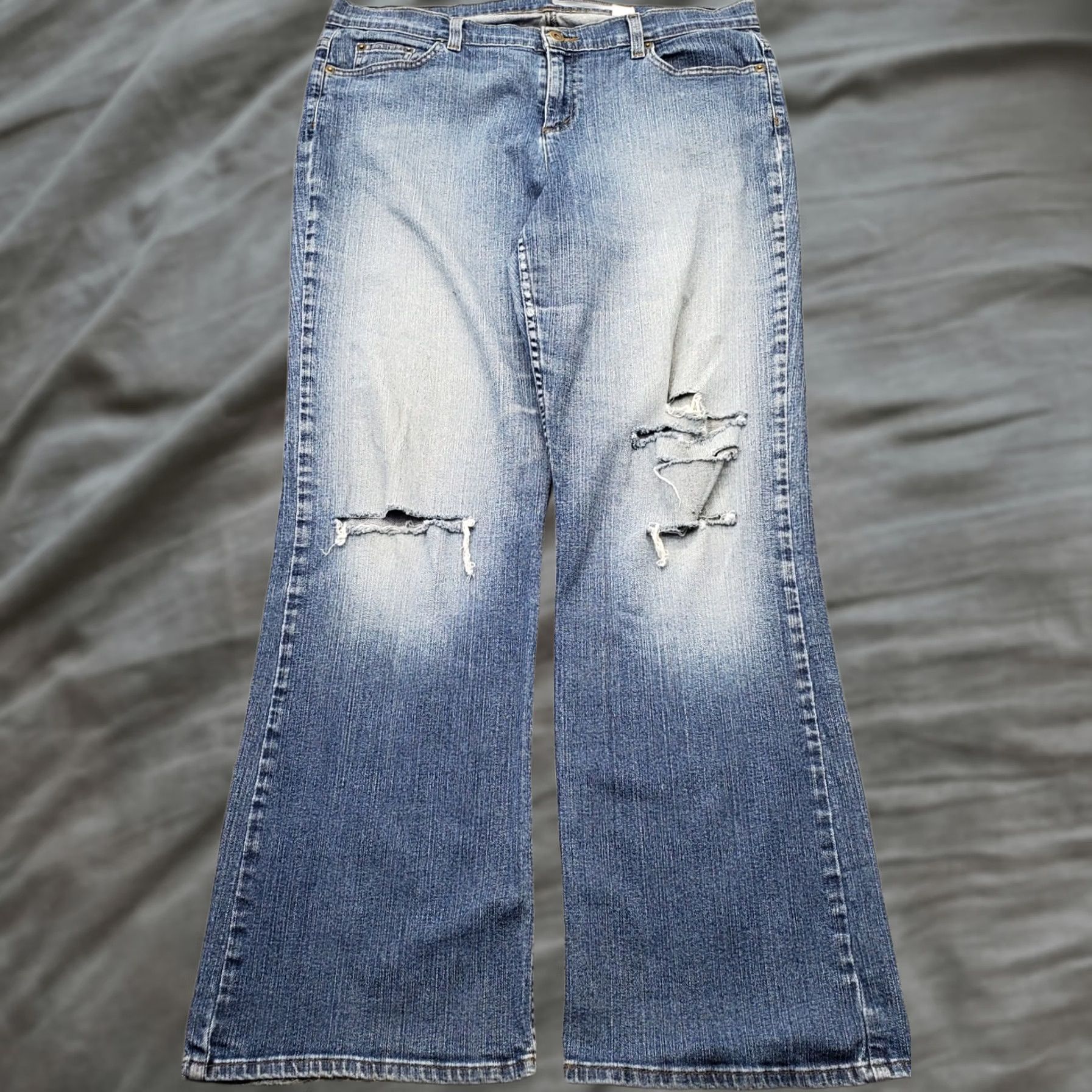 DKNY DKNY Flared Jeans Womens 14R Blue Denim Medium Wash Distressed Streetwear Jeans 30.75" Inseam 5-Pocket Size 36" / US 14 / IT 50 - 1 Thumbnail
