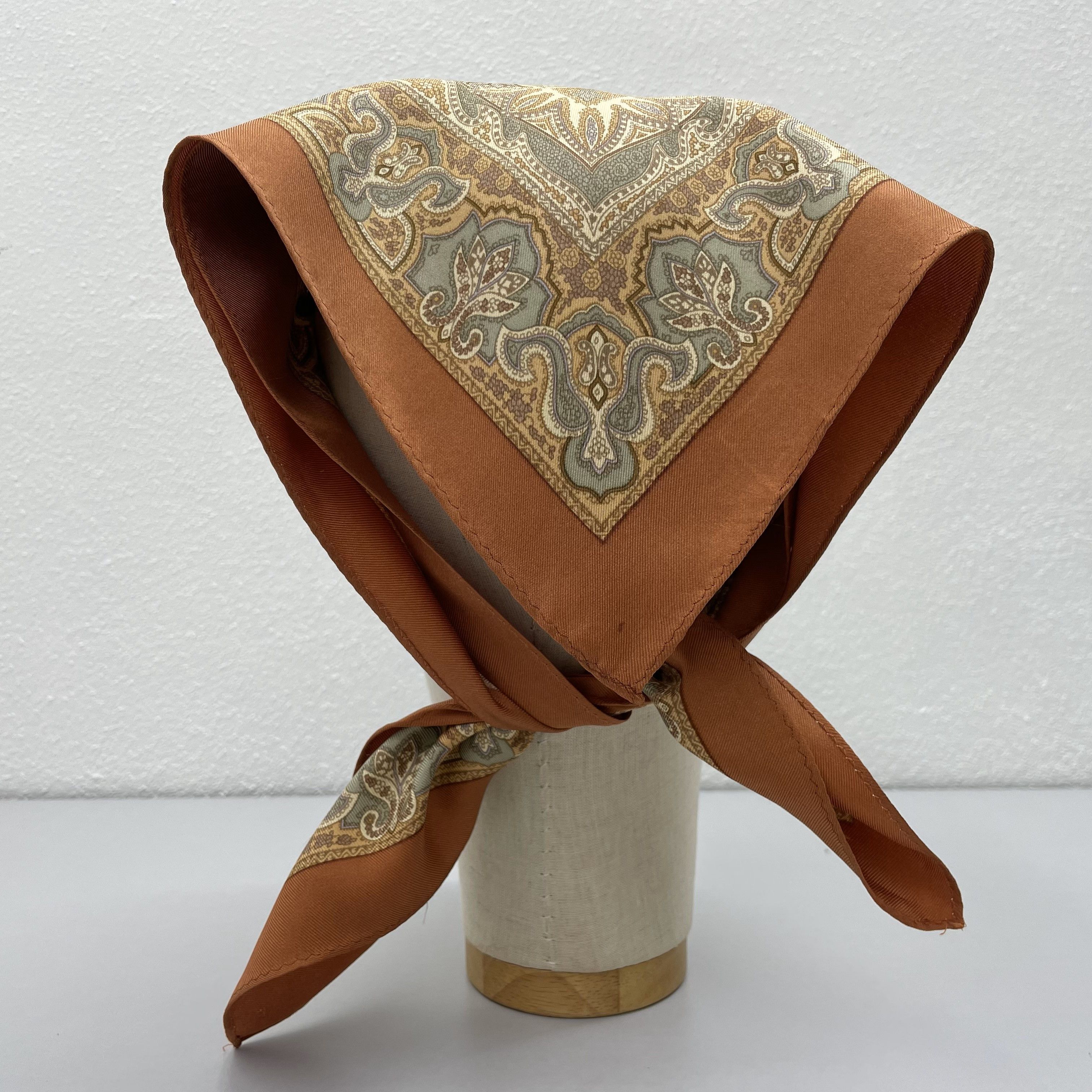 Designer × Vintage Victoria Richard Silk Handkerchief / Scarves- 4300 Size ONE SIZE - 2 Thumbnail