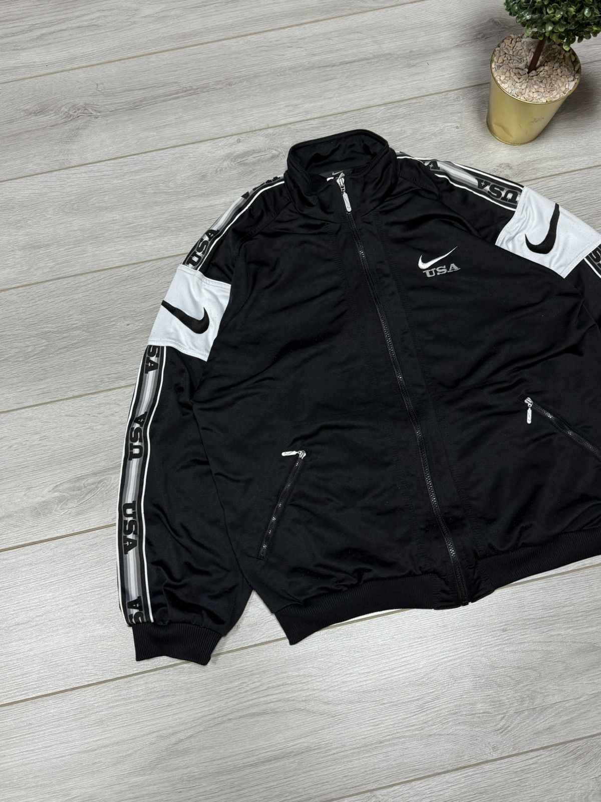 Nike Nike USA monogram stripe vintage 90s track jacket zip Size US L / EU 52-54 / 3 - 3 Thumbnail