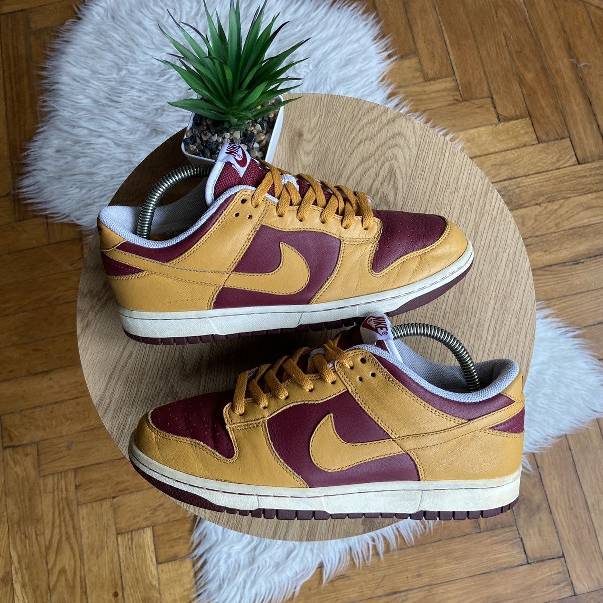 Nike 📌 Vintage RARE Nike Dunk Team Red / Gold Leaf 2005 Sneakers Size US 9 / EU 42 - 1 Thumbnail