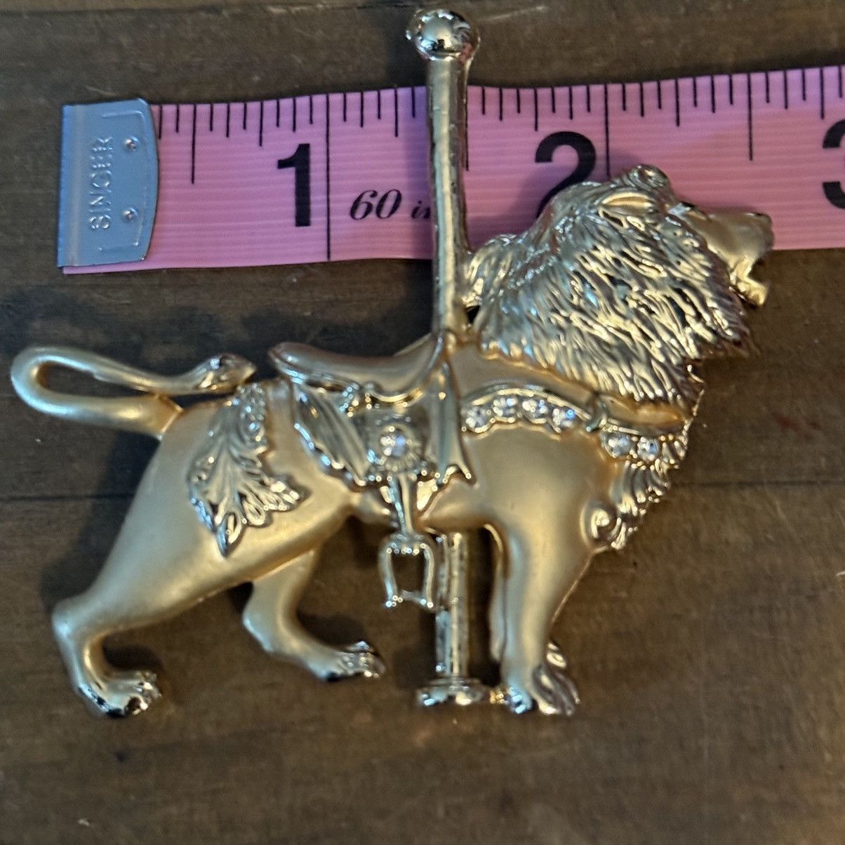Vintage Vintage gold tone carousel lion brooch Size ONE SIZE - 3 Thumbnail