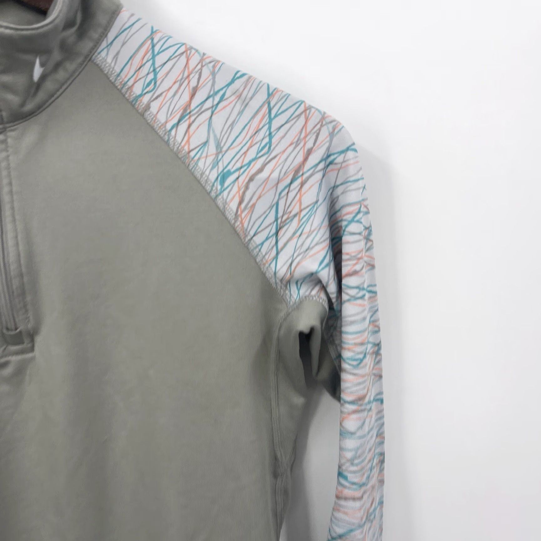 Nike Nike Pro Combat Dri Fit Fitted Activewear Shirt Womens Medium 1/4 Zipper Preppy Gray Geometric Long Sleeve 2000s Mens, Womens, Girls, Boys Size M / US 6-8 / IT 42-44 - 4 Thumbnail