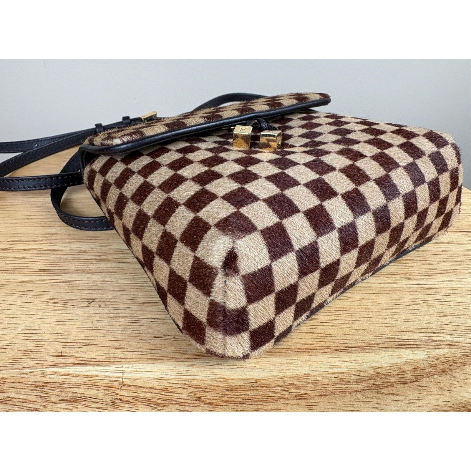 Louis Vuitton Authentic Louis Vuitton Gazelle Sauvage Pony Hair Crossbody Size ONE SIZE - 7 Thumbnail