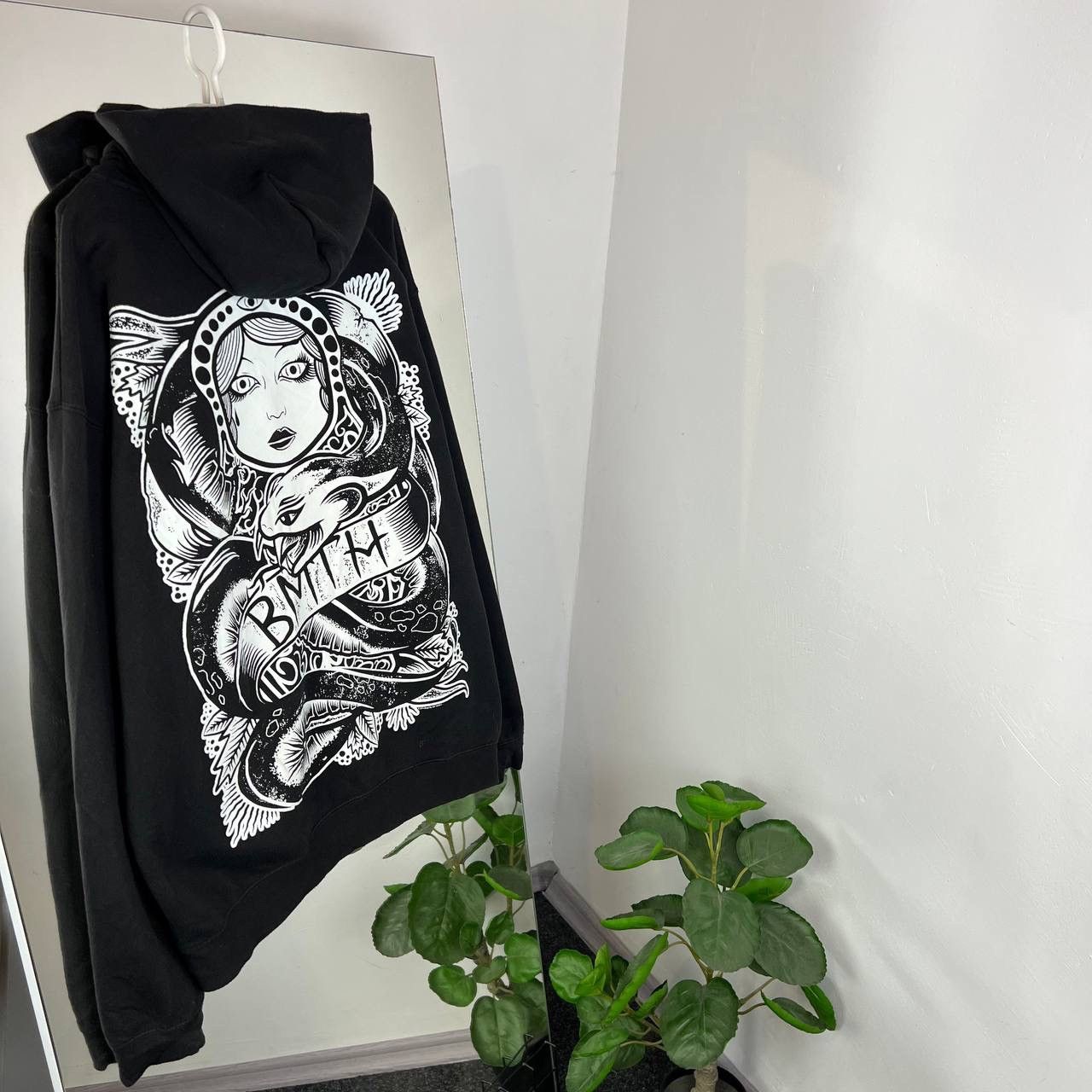 Band Tees Vintage Bring Me The Horizon Big Logo Rock Band Hoodie Size US XL / EU 56 / 4 - 1 Thumbnail