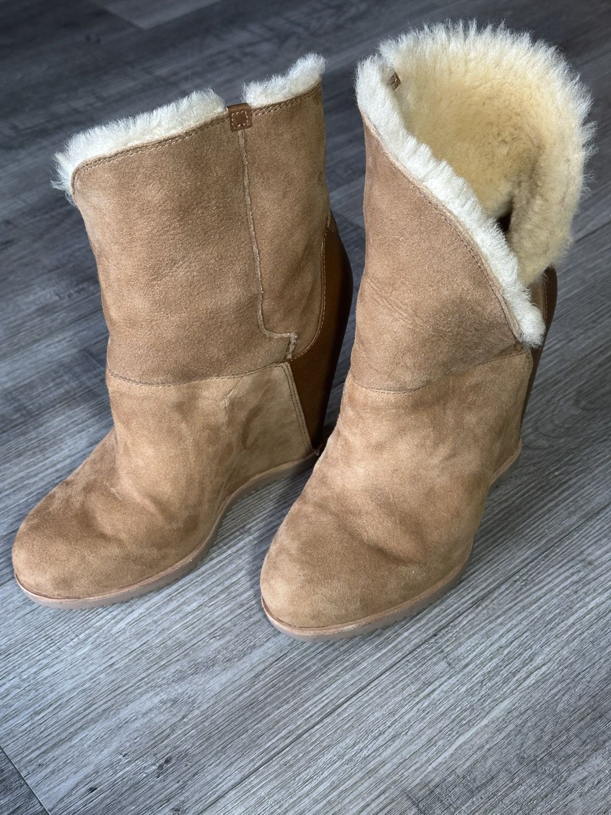 Ugg UGG Classic Mondri Cuff Wedge Boots Size US 6.5 / IT 36.5 - 11 Thumbnail
