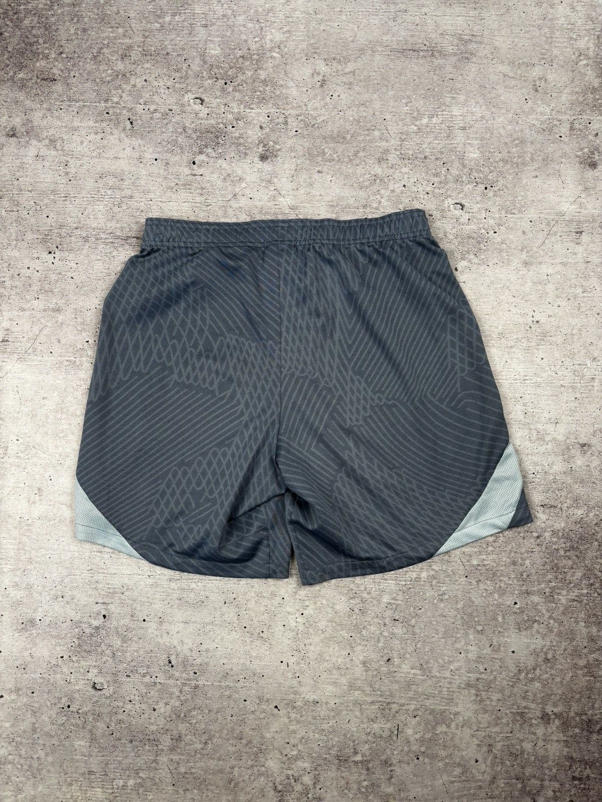 Nike Nike multicolor sports shorts size M Size US 32 / EU 48 - 4 Thumbnail