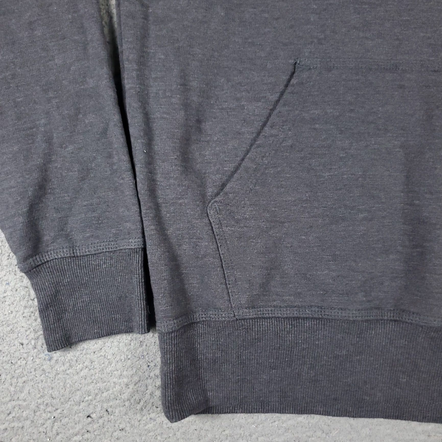 Champion VINTAGE Champion Men's Hoodie Pullover Sweatshirt S Gray Casual Fleece Logo Modern Size US S / EU 44-46 / 1 - 4 Thumbnail