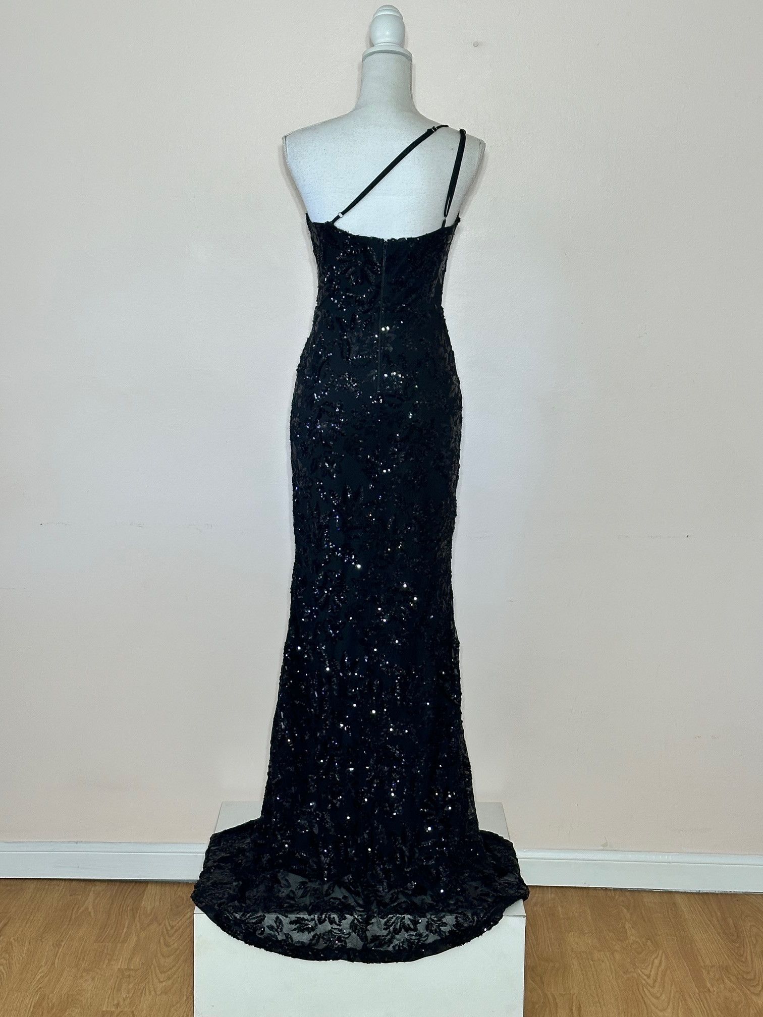 Vintage Windsor Black Sequin One Shoulder Fit and Flare Gown Size M / US 6-8 / IT 42-44 - 4 Thumbnail